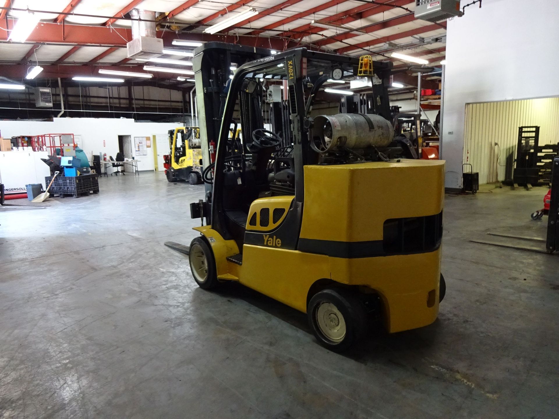 12,000 LB. YALE MODEL GLC120VXNGSE100 SOLID TIRE LP GAS LIFT TRUCK; S/N E818V04256K (8,876 HOURS), - Image 7 of 11