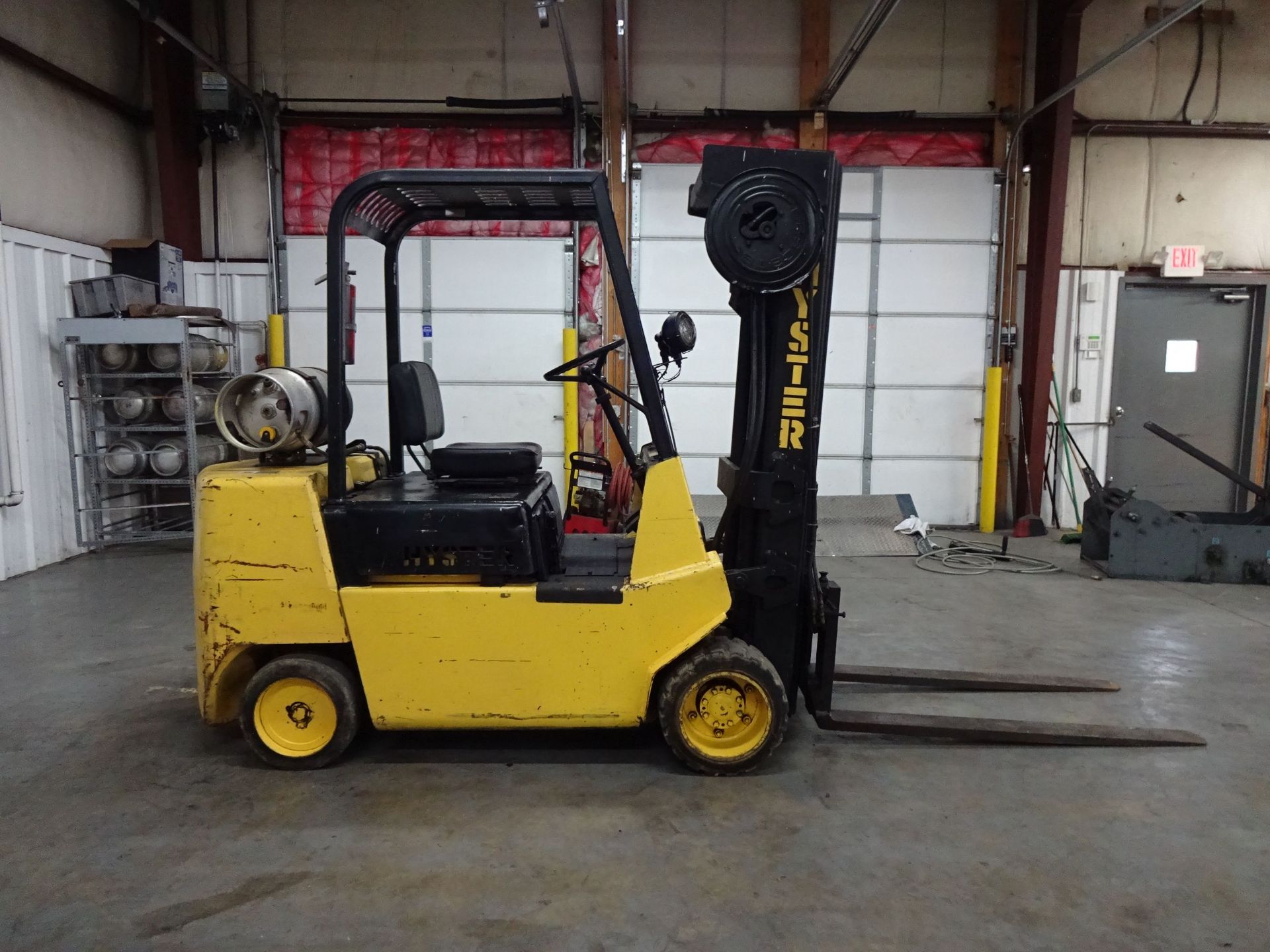 6,000 LB. HYSTER MODEL S60XL SOLID TIRE LP GAS LIFT TRUCK; S/N A187V15701K (1,179 HOURS), 4-STAGE - Image 4 of 11