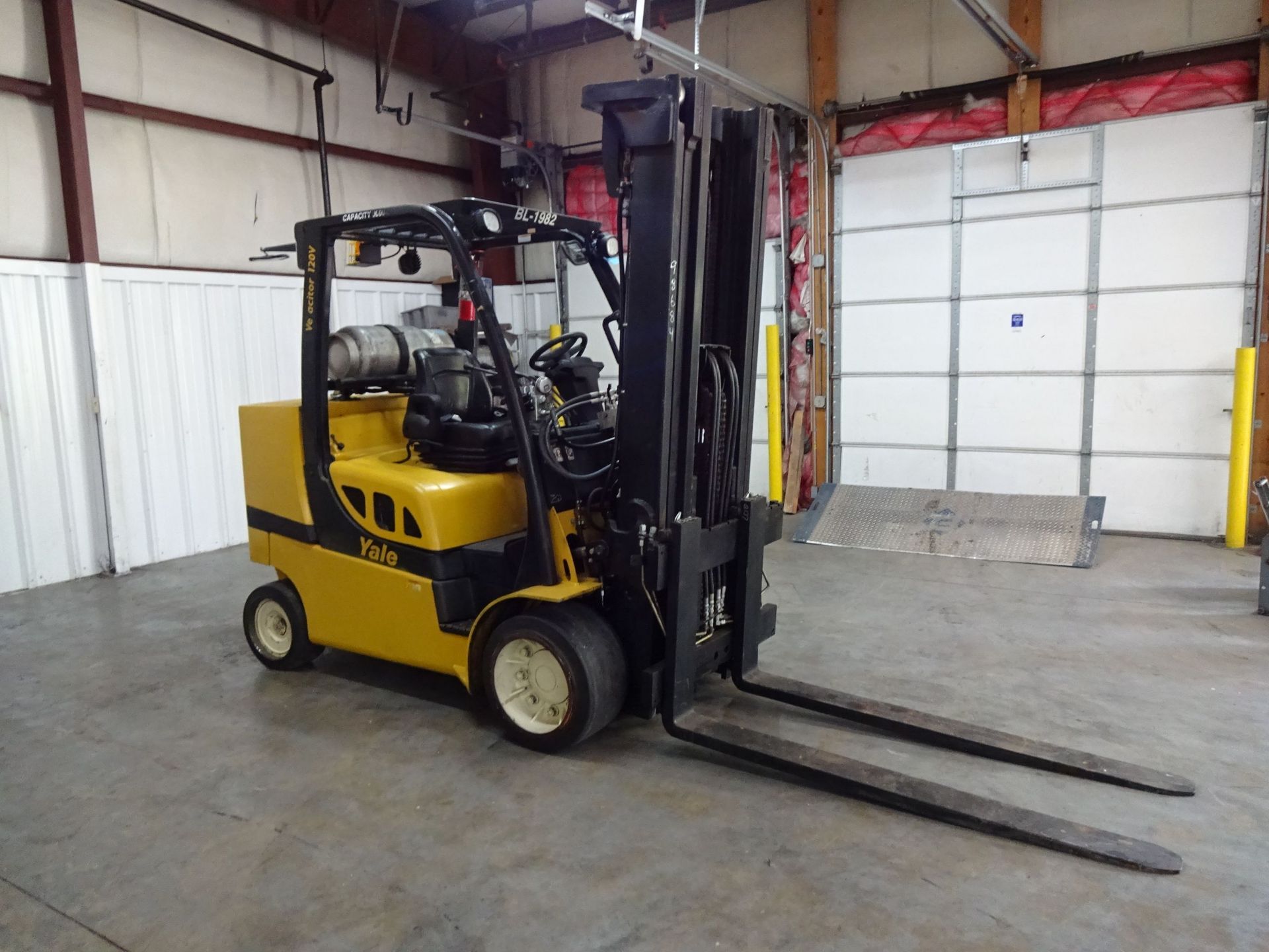 12,000 LB. YALE MODEL GLC120VXNGSE100 SOLID TIRE LP GAS LIFT TRUCK; S/N E818V04256K (8,876 HOURS), - Image 3 of 11