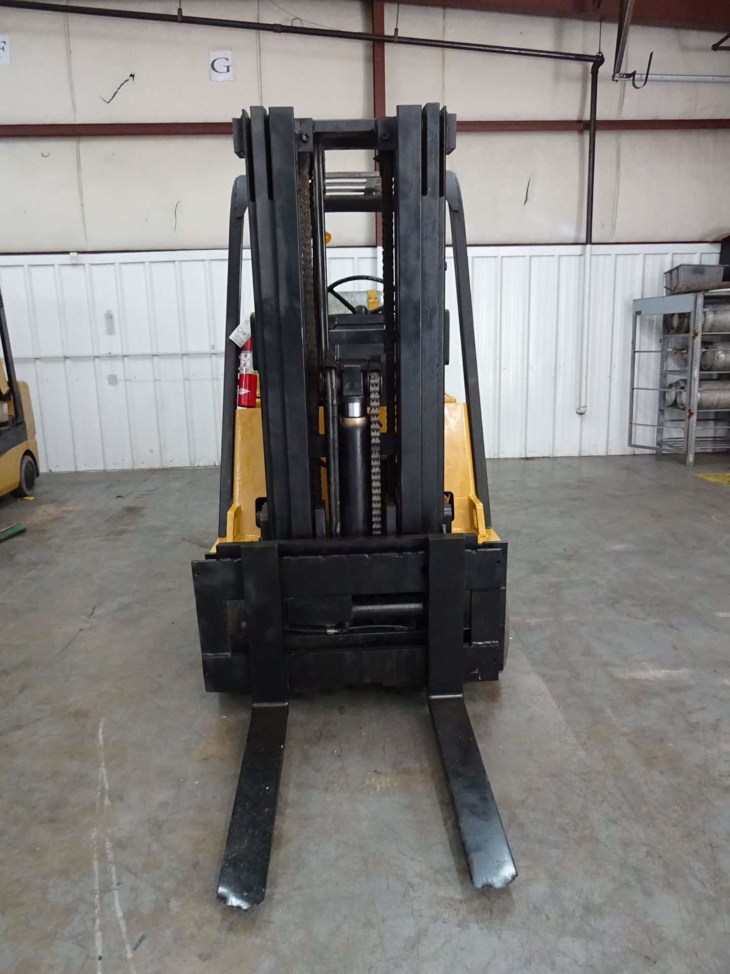 8,000 LB. CATERPILLAR MODEL T80D SOLID TIRE LP GAS LIFT TRUCK; S/N 5KB02549 (14,776 HOURS), 3- - Image 2 of 11