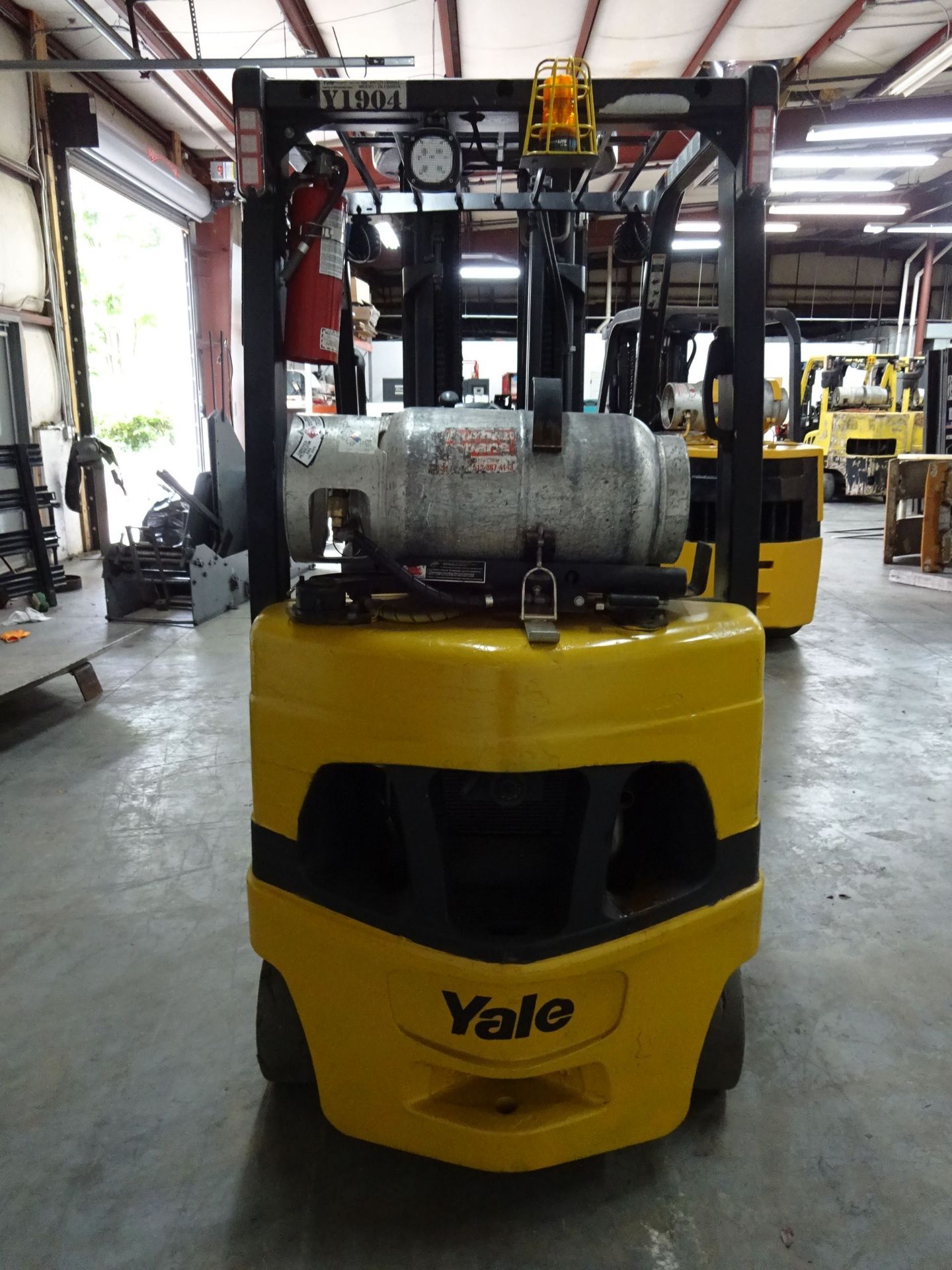 5,000 LB. YALE MODEL GLC050VXNVSQ096 SOLID TIRE LP GAS LIFT TRUCK; S/N A910V18569J (14,184 HOURS), - Image 6 of 11