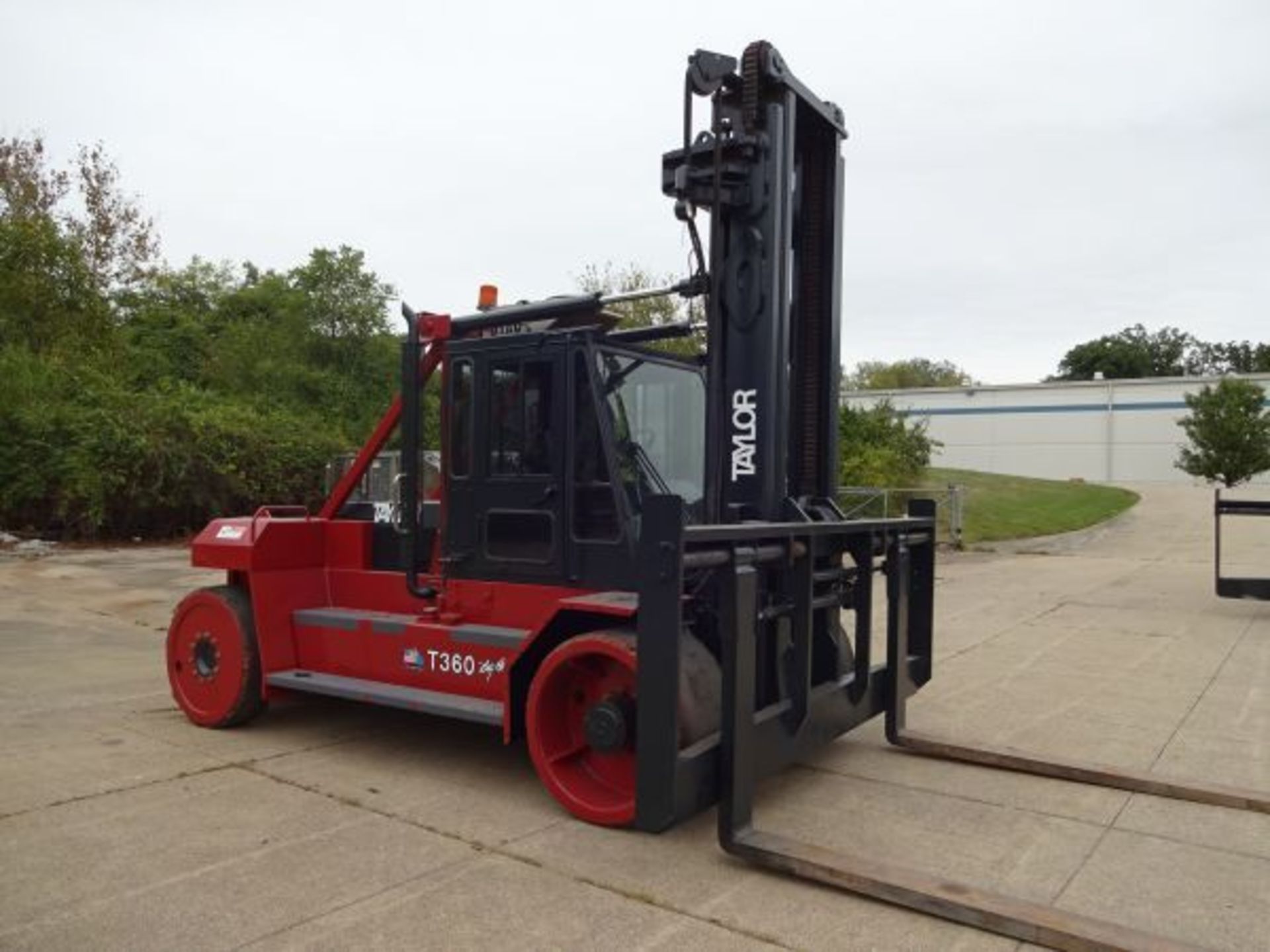 **36,000 LB. TAYLOR MODEL THD-36L DIESEL CUSHION TIRE LIFT TRUCK; S/N S-T6-29520, CUMMINS B5.9-C 5.9 - Image 9 of 24