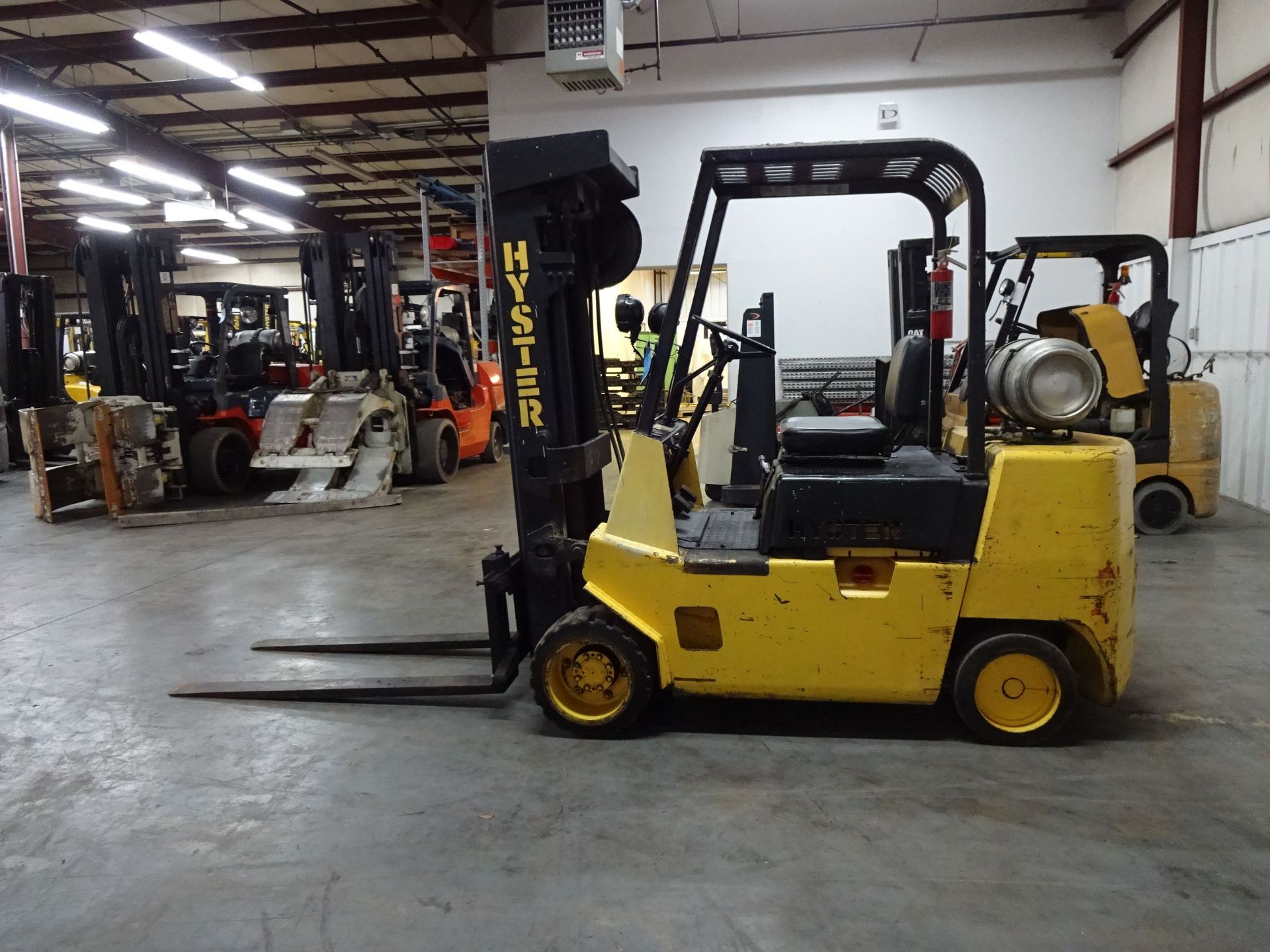 6,000 LB. HYSTER MODEL S60XL SOLID TIRE LP GAS LIFT TRUCK; S/N A187V15701K (1,179 HOURS), 4-STAGE - Image 8 of 11