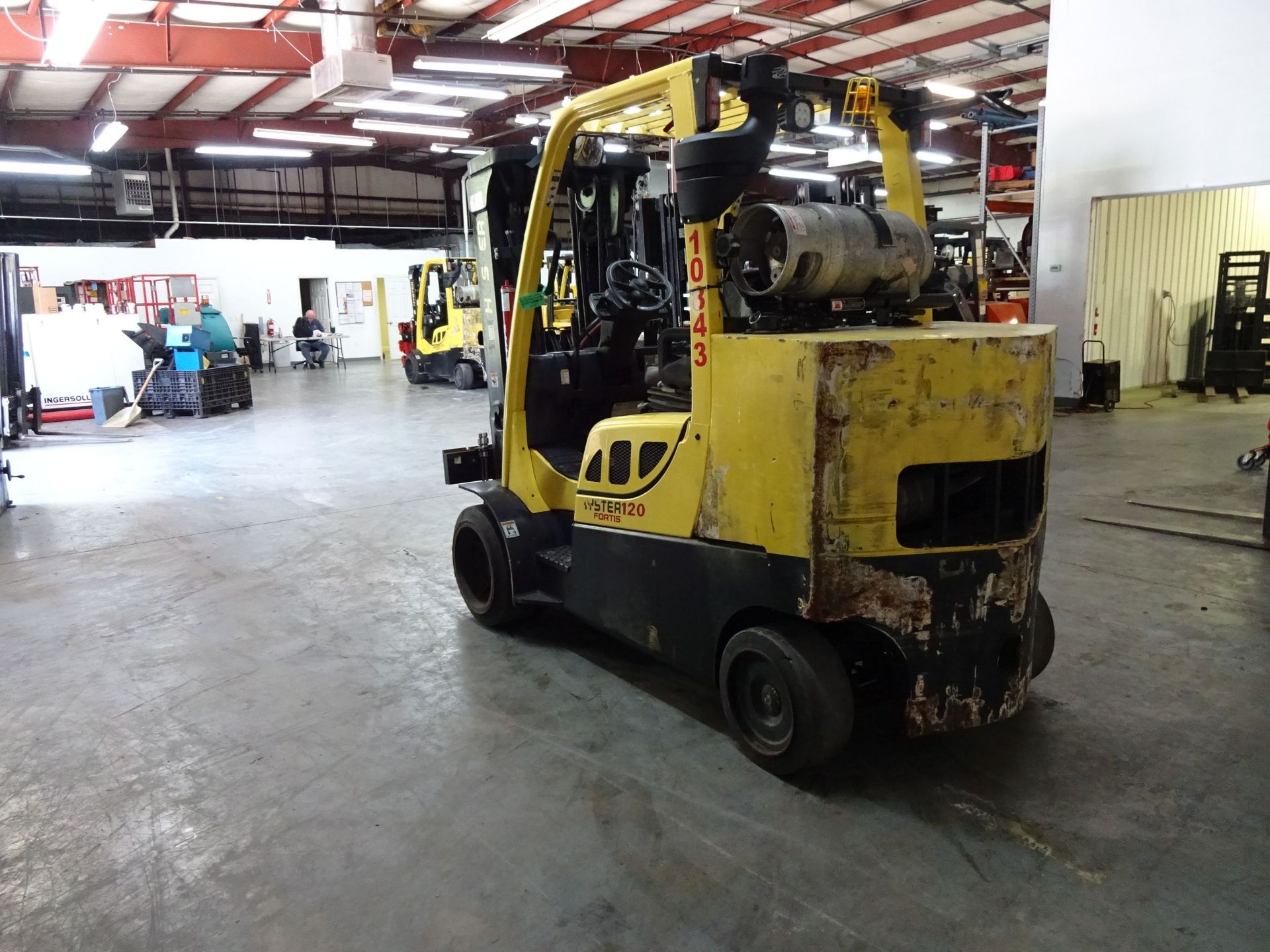 12,000 LB. HYSTER MODEL S120FTPRS SOLID TIRE LP GAS LIFT TRUCK; S/N G004V05749J (6,320 HOURS), 3- - Image 7 of 11