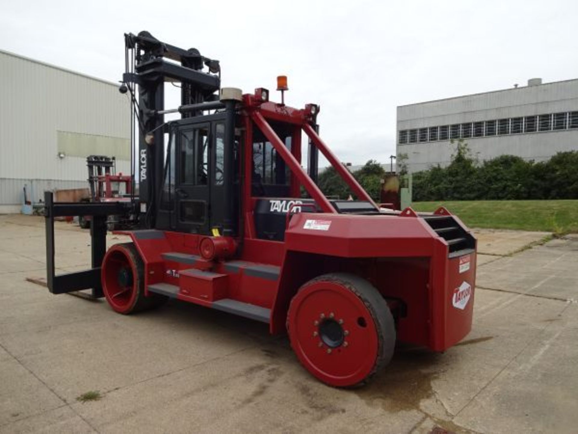 **36,000 LB. TAYLOR MODEL THD-36L DIESEL CUSHION TIRE LIFT TRUCK; S/N S-T6-29520, CUMMINS B5.9-C 5.9 - Image 5 of 24