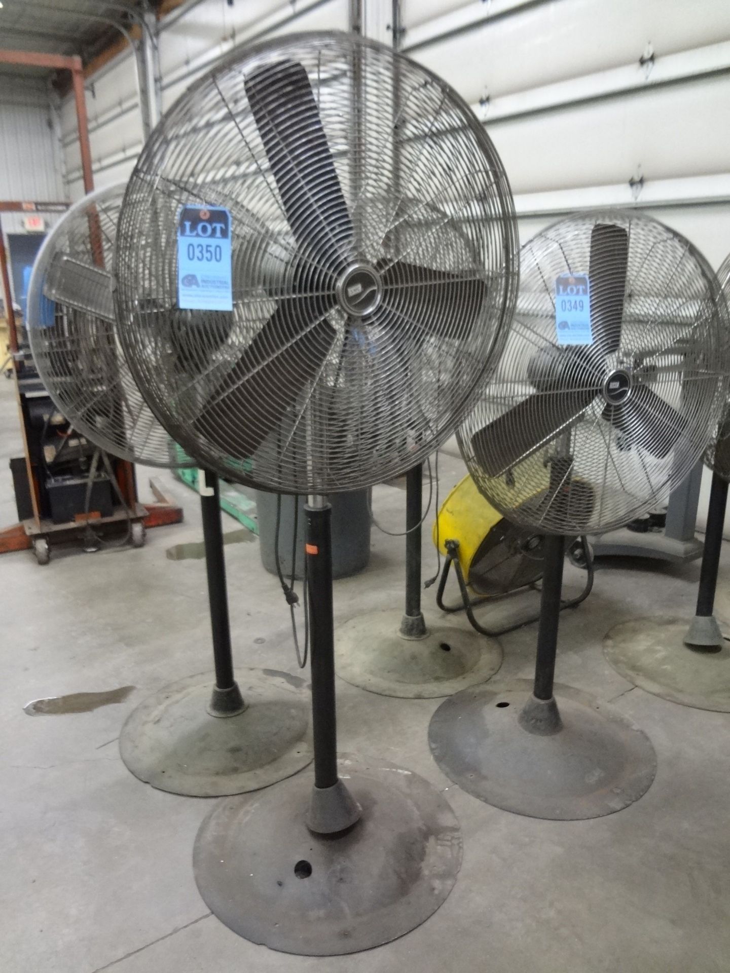 28" DIAMETER PEDASTAL AIR CIRCULATOR