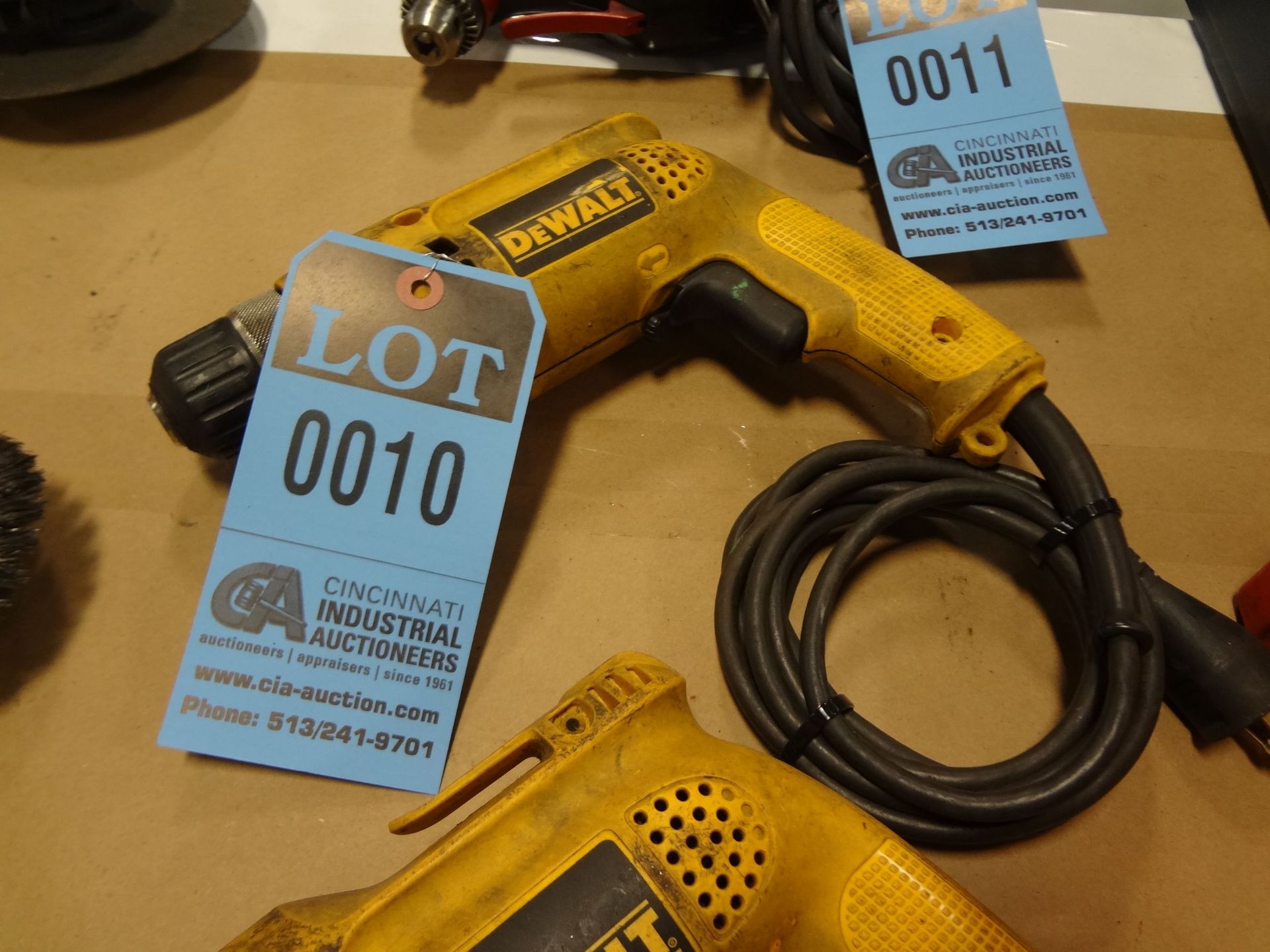 3/8" DEWALT MODEL D21009 VSR ELECTRIC DRILL