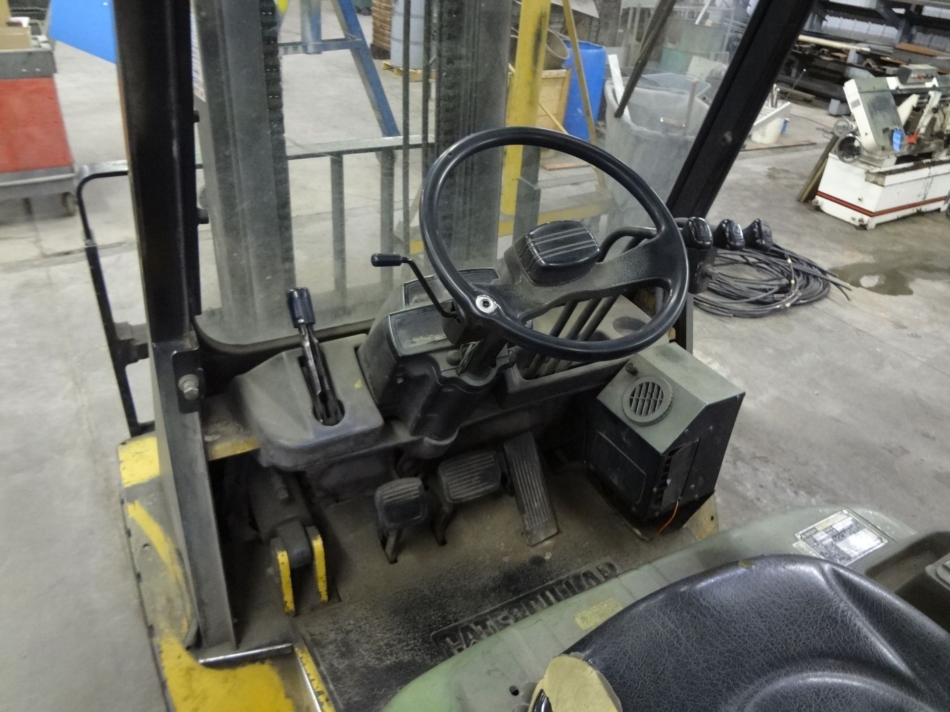6,000 LB. CATERPILLAR MODEL DP-30 PNEUMATIC TIRE, DIESEL POWERED LIFT TRUCK; S/N 7KM3577, 2-STAGE - Image 6 of 7