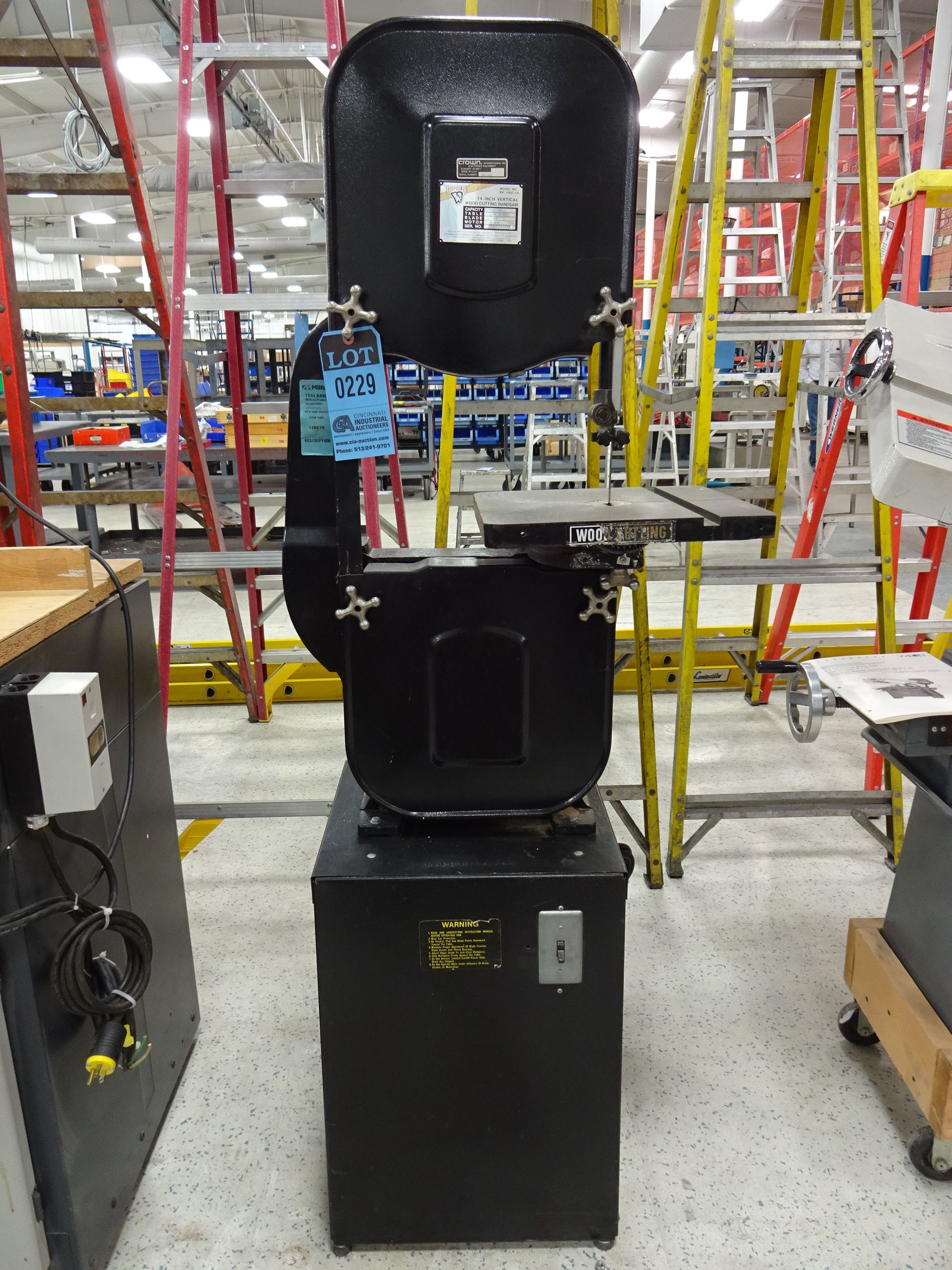 VERTICAL WOOD CUTTING BAND SAW 