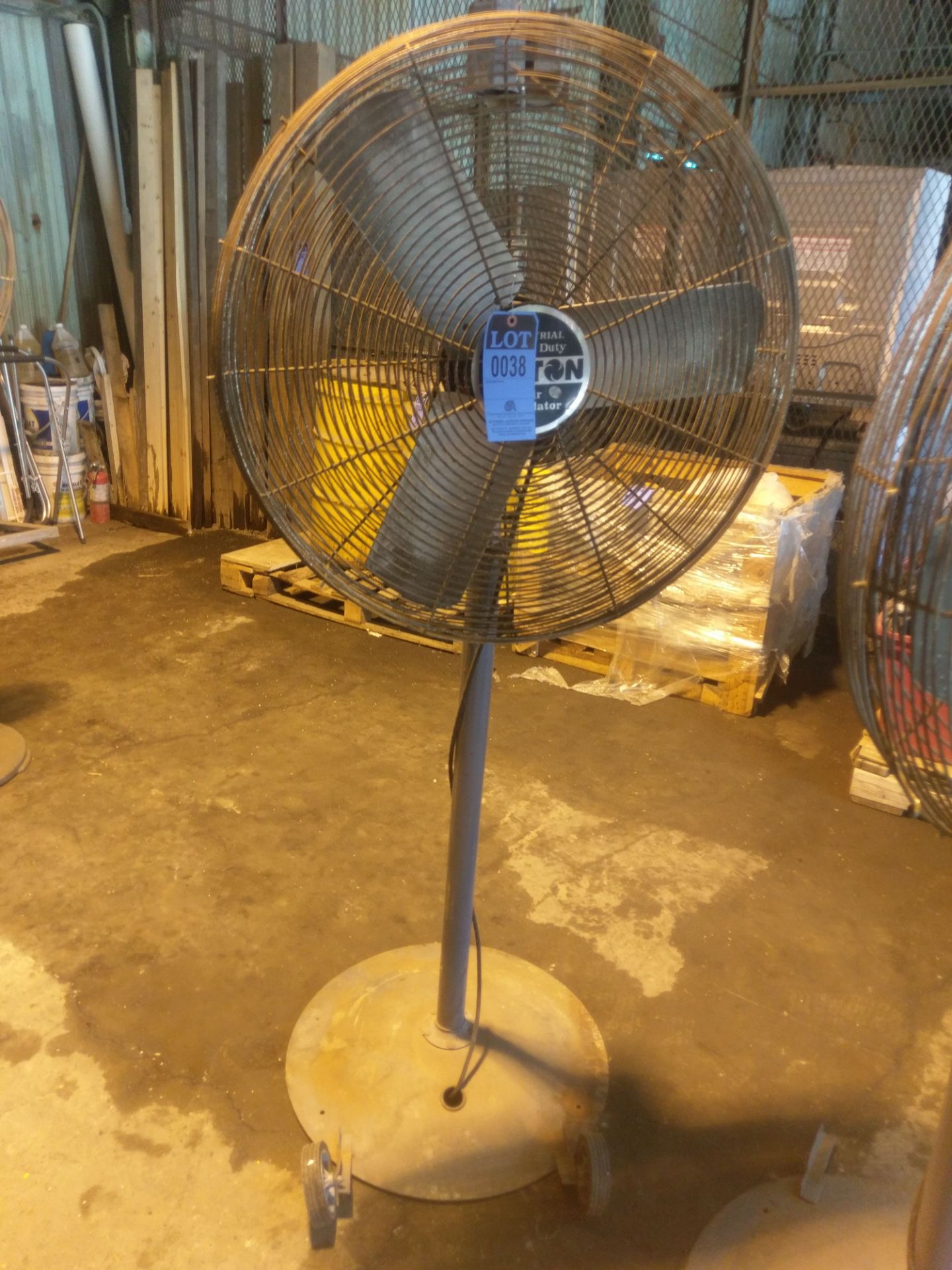 PEDESTAL FAN