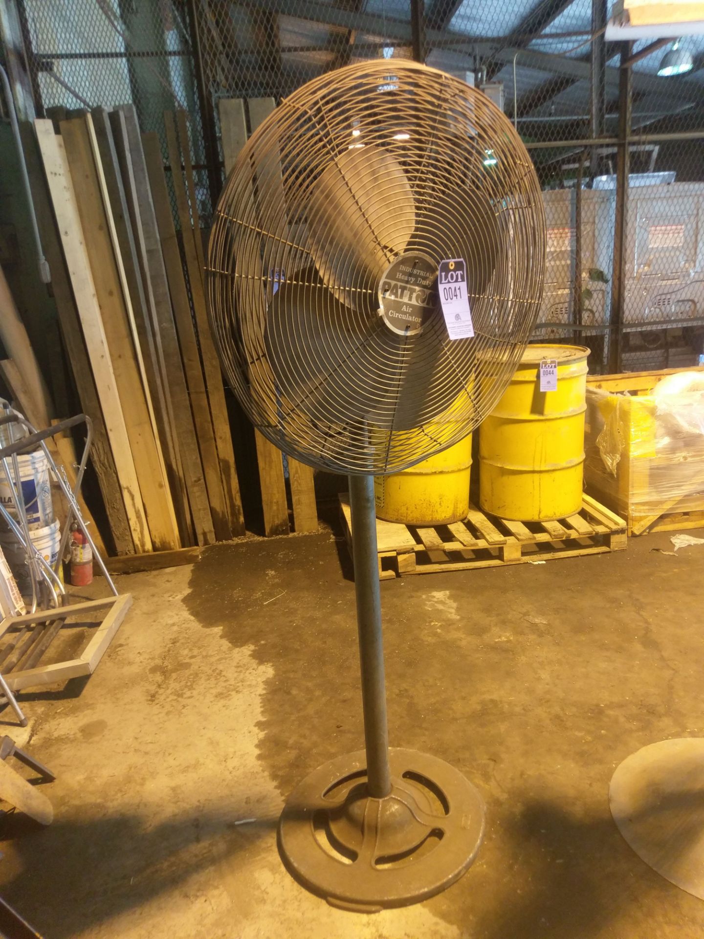 PEDESTAL FAN