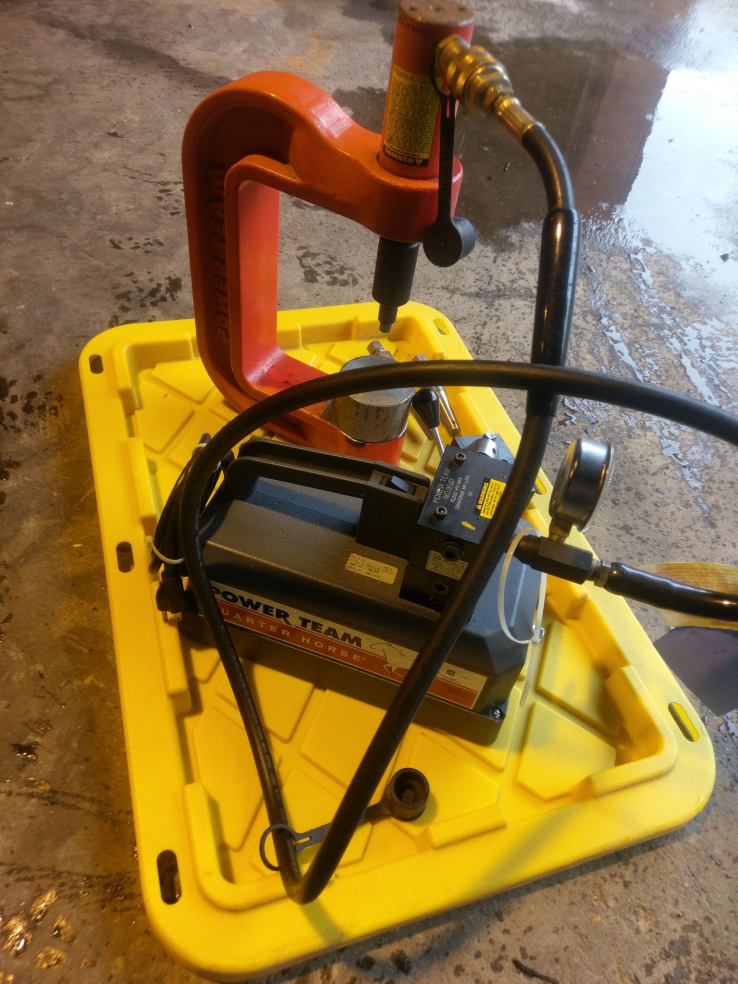 POWER TEAM C-FRAME HYDRAULIC PUNCH WITH 10,000 PSI POWER TEAM NO. 9561 ELECTRIC "QUARTER HORSE" - Image 2 of 5