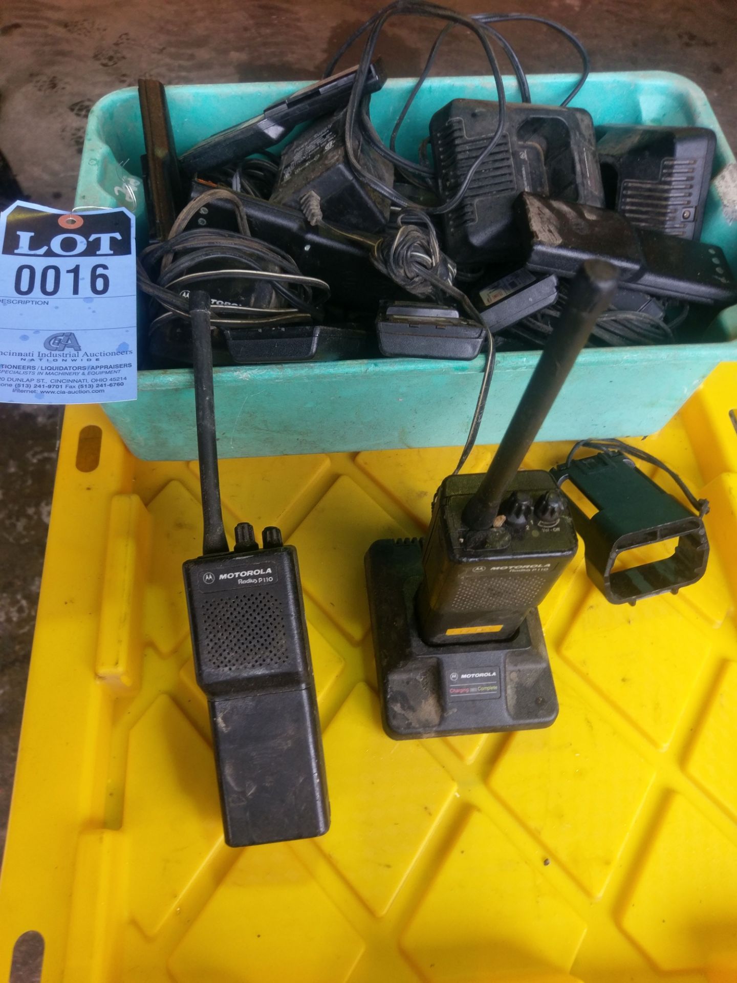 (LOT) 2-WAY RADIOS - MOTIVOLA