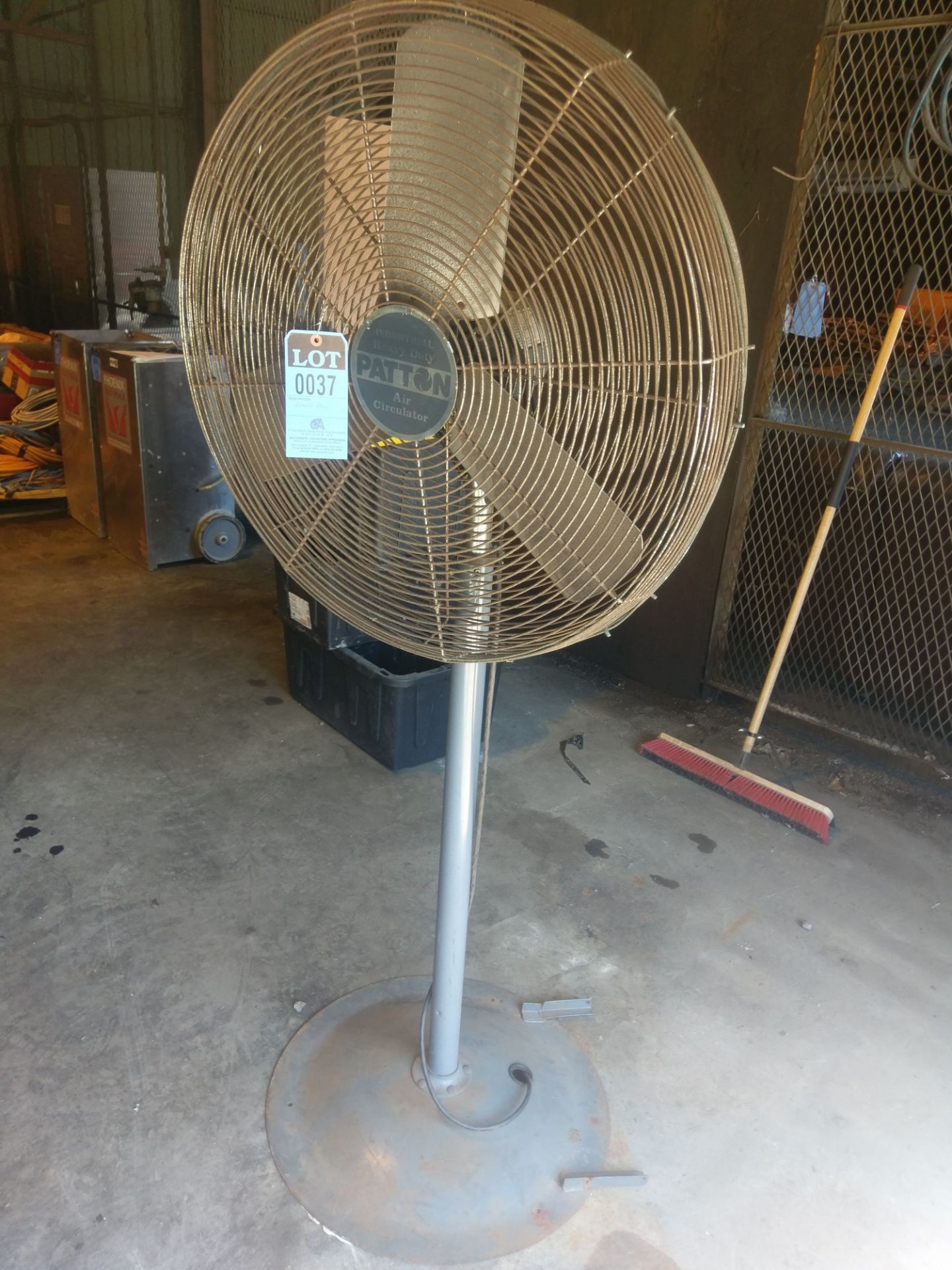 PEDESTAL FAN