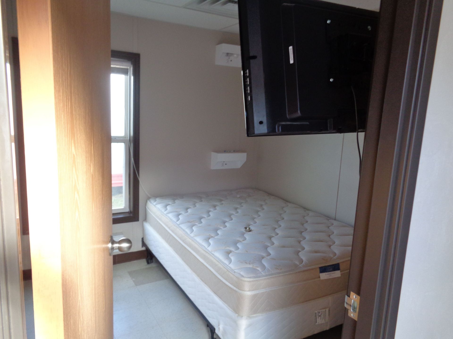 ATCO MODEL 13 X 58 TWO BEDROOM WILL SITE ACCOMMODATION UNIT; BUILT 2011, S/N 358117052, (2) - Bild 16 aus 19