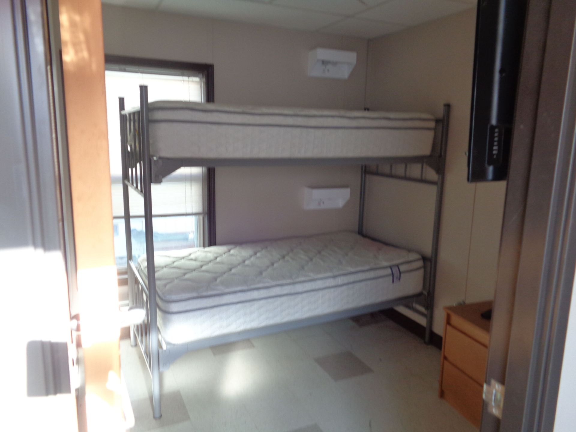 ATCO MODEL 13 X 58 CREW QUARTERS ACCOMMODATION UNIT; BUILT 2011, S/N 358117035, (2) BEDROOMS, (1) - Bild 15 aus 19