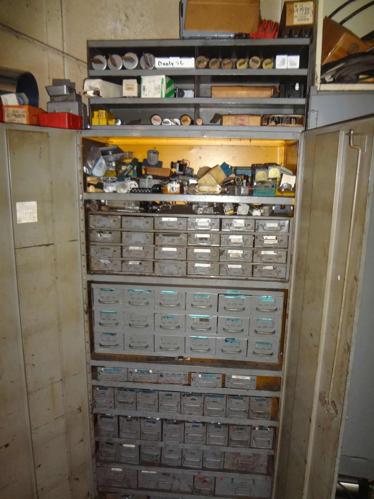 2-DOOR STEEL CABINET WITH CONTETNS INCLUDING LIFT TRUCK PARTS, MACHINE PARTS, FUSES, ELECTRICAL, - Image 6 of 8