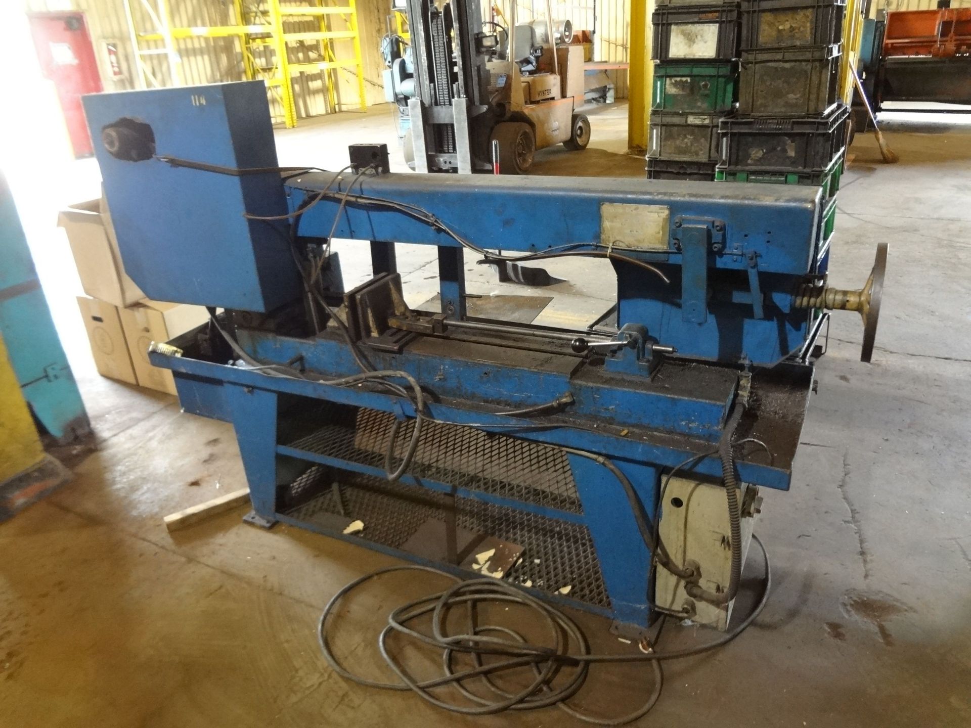 9" X 16" DOALL MODEL C-916 AUTOMATIC HORIZONTAL BAND SAW; S/N 438-85812, HYDRAULIC CLAMPING - Image 5 of 6