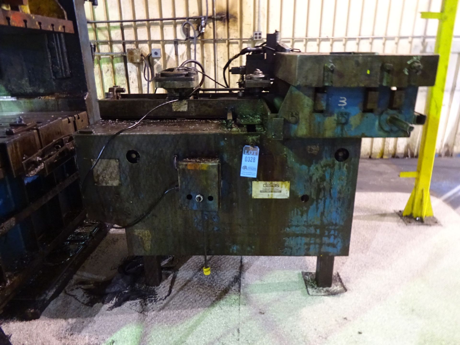 24" DALLAS MODEL D400 PNEUMATIC STRAIGHTENER AND FEEDER; S/N 3142