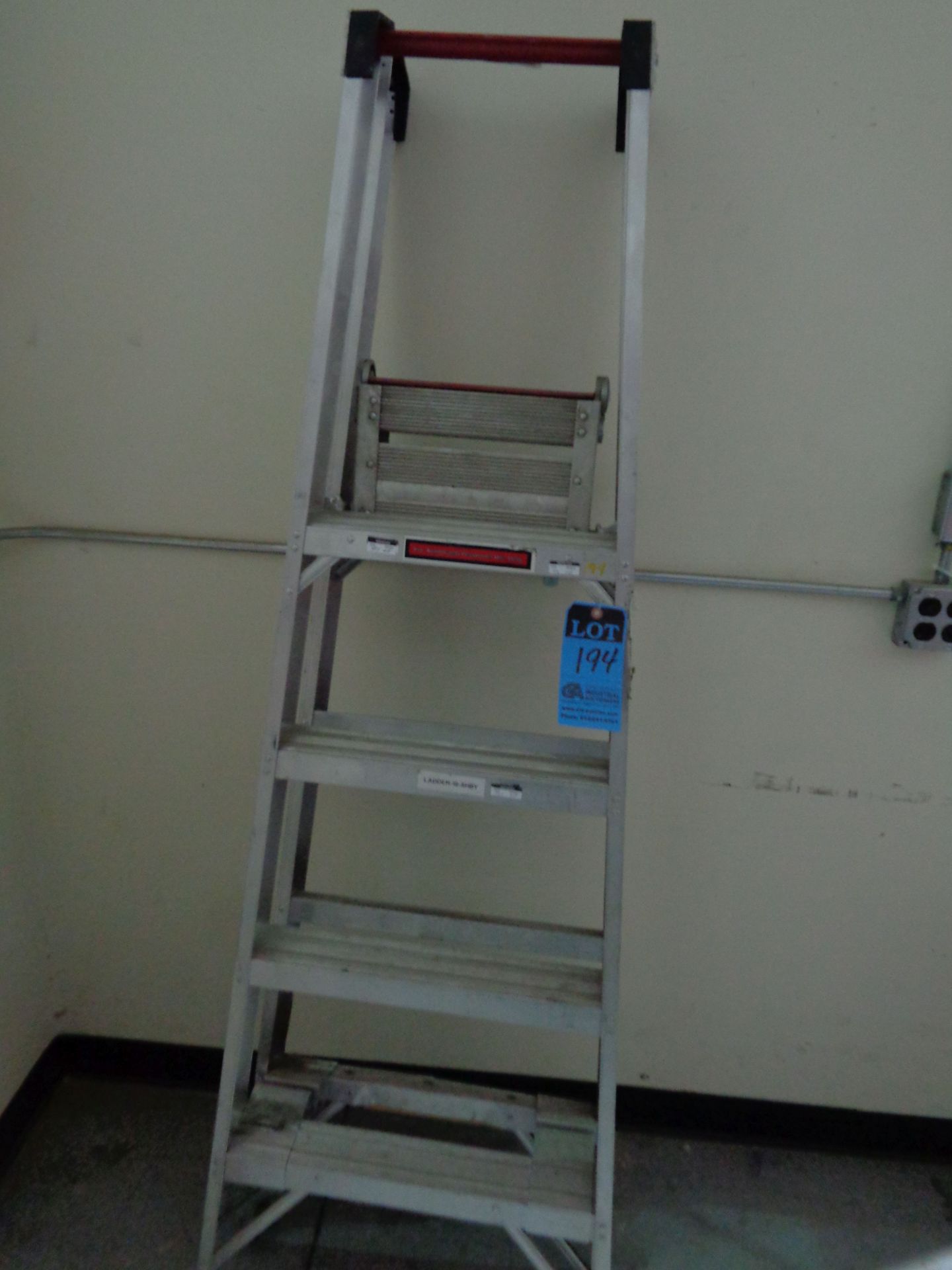 6' STEP LADDER