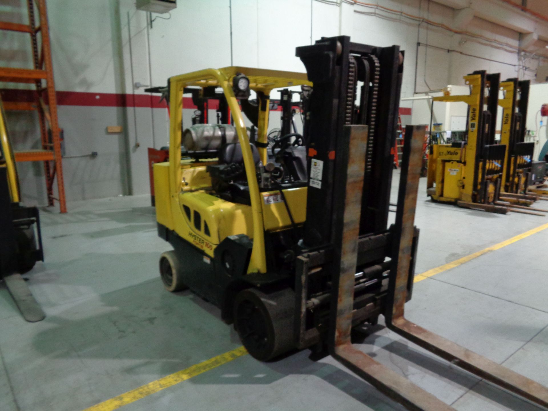 10,000 LB. HYSTER MODEL S100FTBCS LP GAS CUSHION TIRE LIFT TRUCK; S/N G004V064905, 2-STAGE MAST, - Image 3 of 8