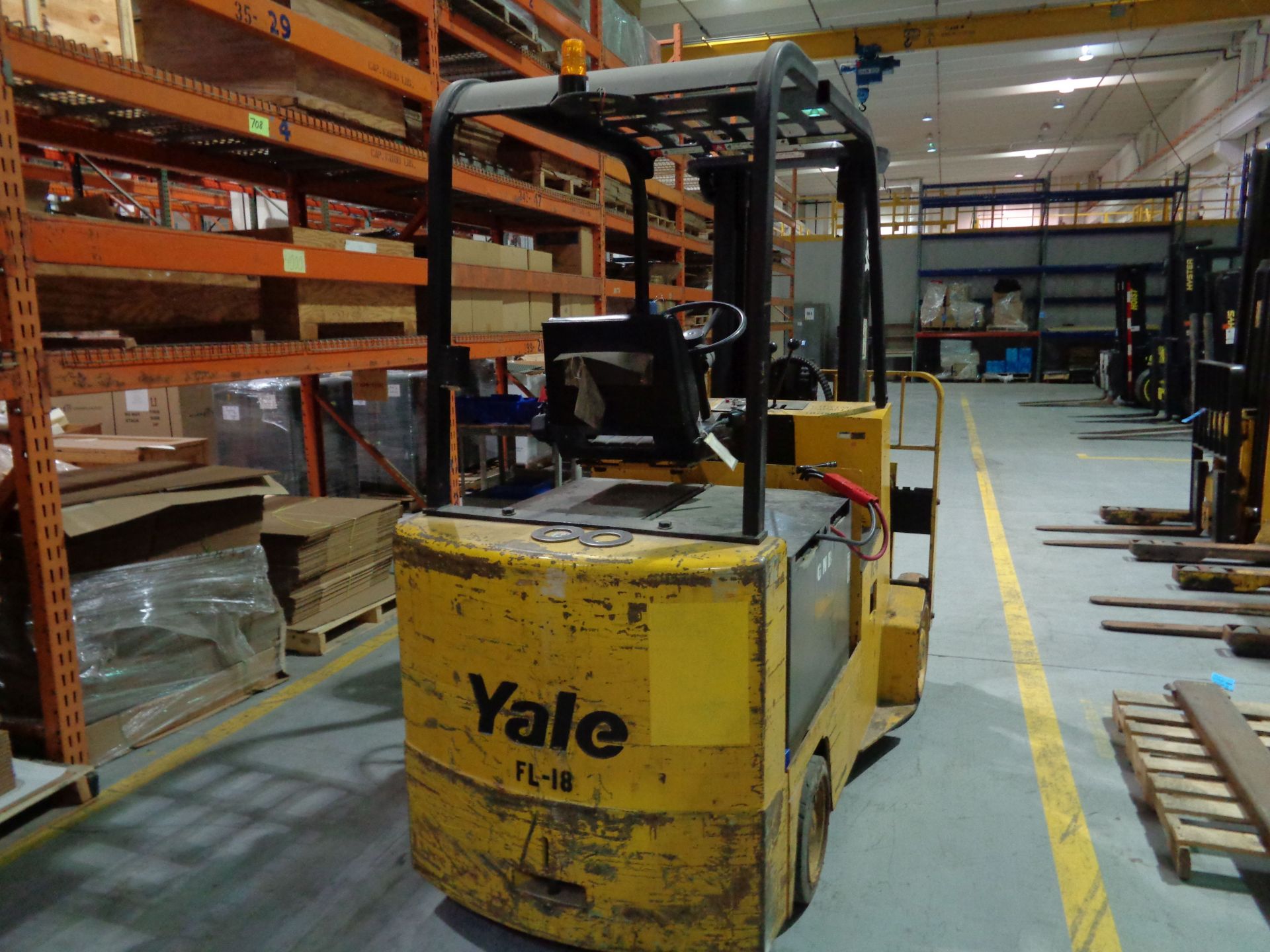 10,000 YALE MODEL ERCHBN485F090 ELECTRIC LIFT TRUCK; S/N N466937, 2-STAGE MAST, 129" LIFT, 72" - Image 3 of 5