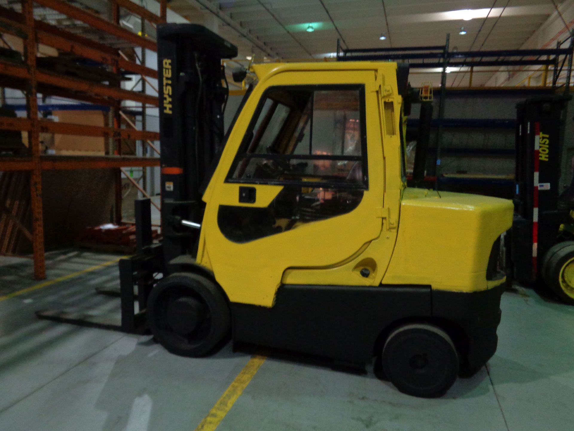 15,000 LB. HYSTER MODEL S155FT DIESEL POWER CUSHION TIRE LIFT TRUCK; S/N E024V02534J, 2-STAGE - Image 6 of 9