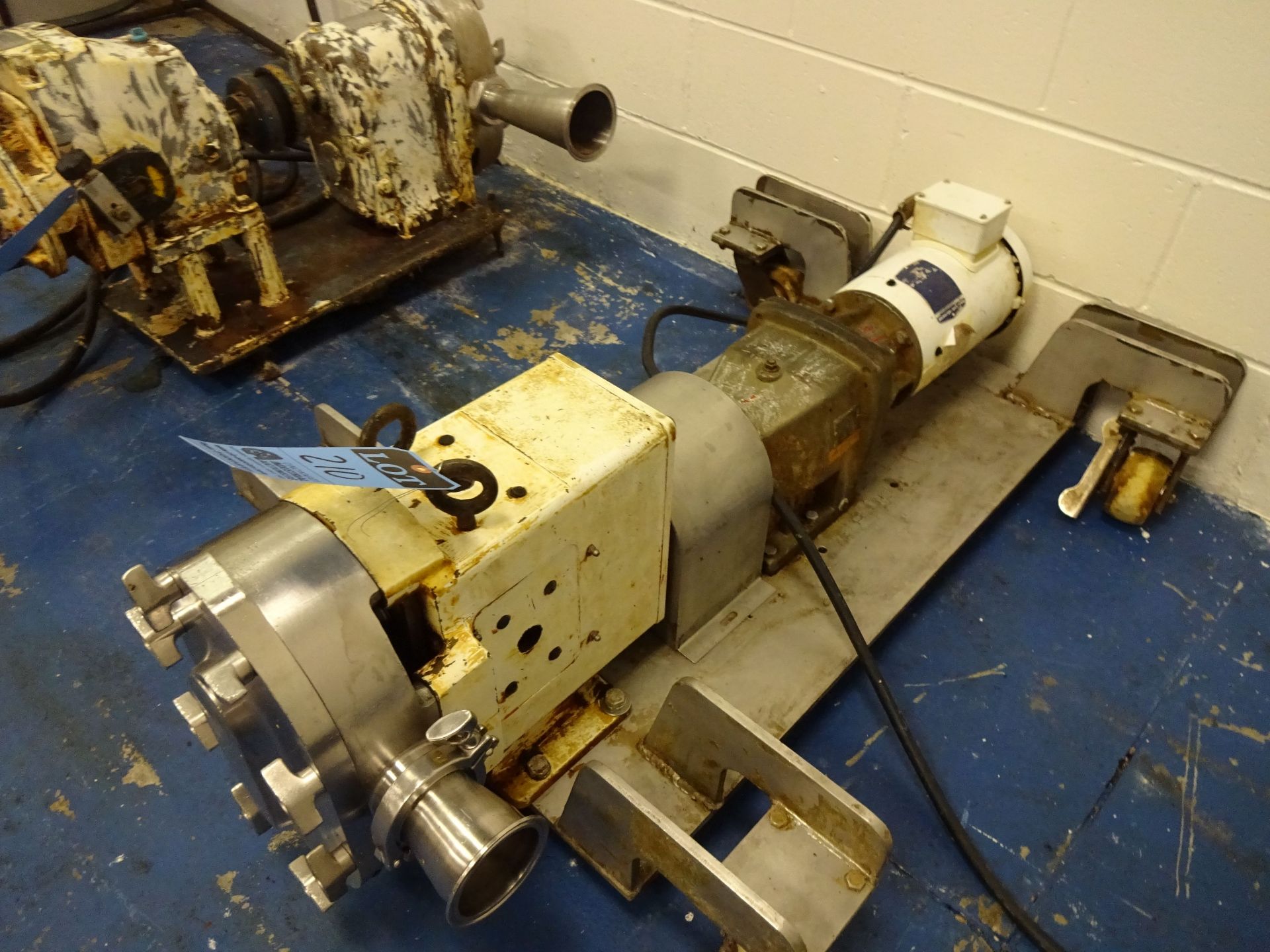 3" STAINLESS STEEL POSITIVE DISPLACEMENT PUMP; 2 HP MOTOR, 3" TRI-CLAMP INLET / OUTLET - Image 2 of 2