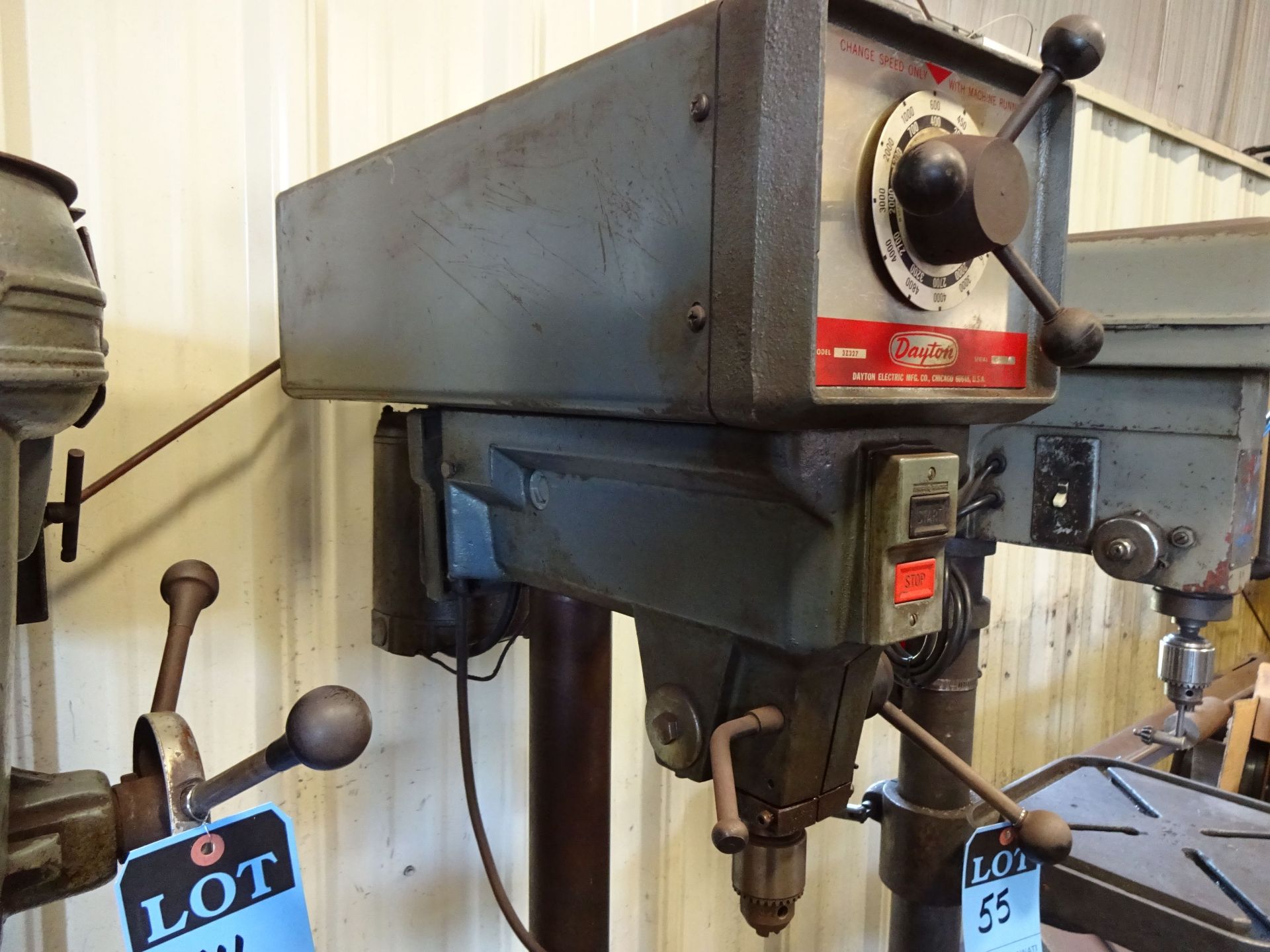 16" DAYTON MODEL 3Z327 VARIABLE SPEED PEDASTAL DRILL PRESS - Image 4 of 5