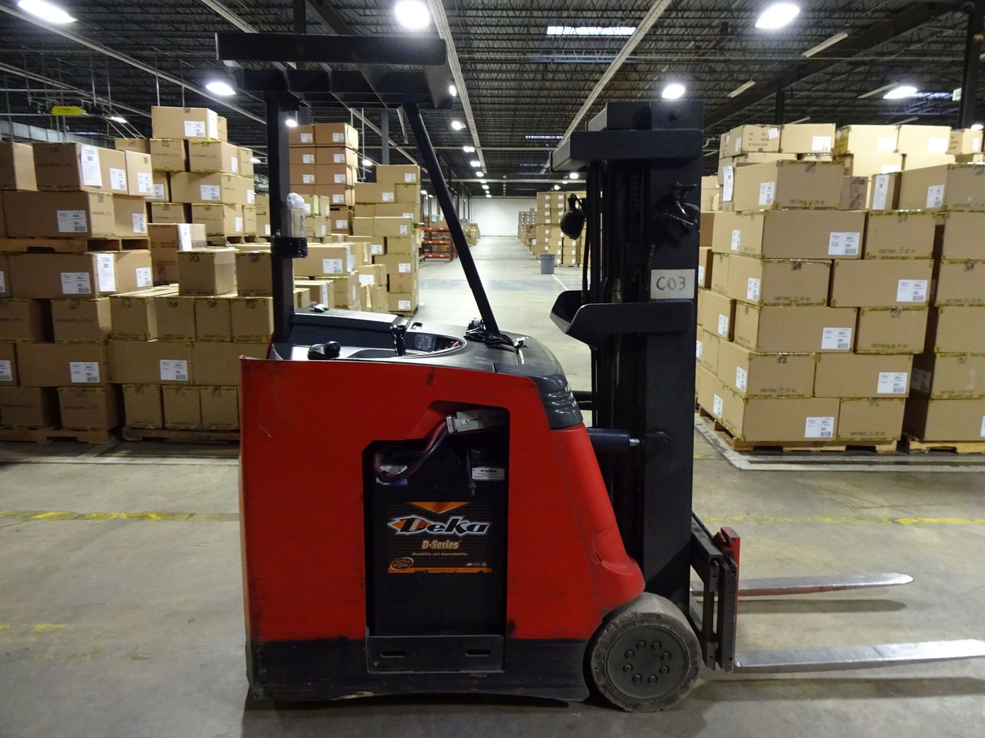 3,000 LB. RAYMOND MODEL R30-C30TT ELECTRIC STAND UP FORKLIFT; S/N R30-00-02180, 251" LIFT HEIGHT, - Image 3 of 6