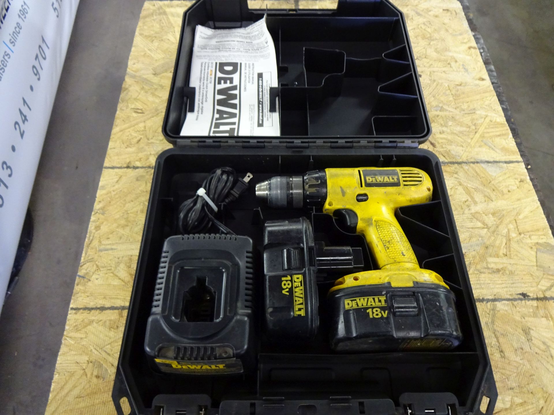 1/2" DEWALT MODEL DW959 18 VOLT CORDLESS DRILL / DRIVER KIT