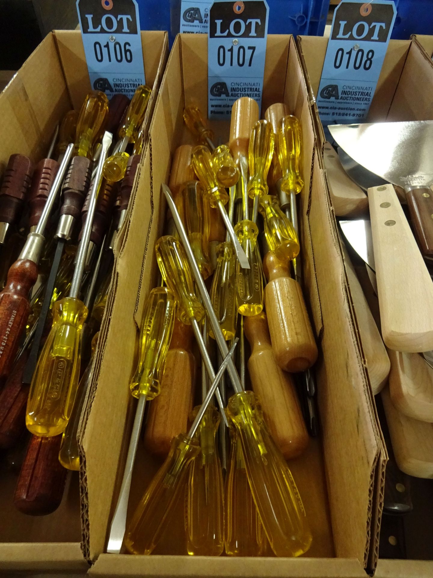 (LOT) MISCELLANEOUS BRAND NEW SCREWDRIVERS