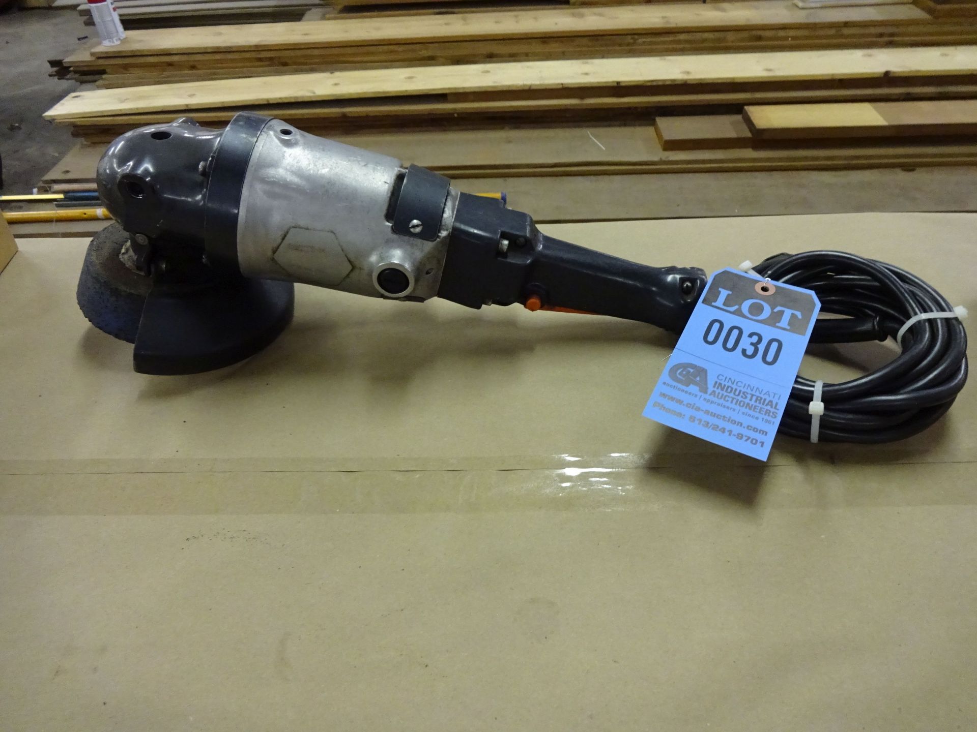 6" BLACK AND DECKER MODEL 833-4 ANGLE GRINDER