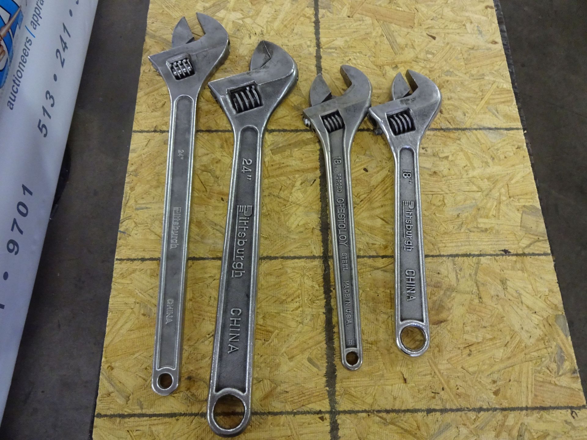 (LOT) MISCELLANEOUS SIZE CRESCENT WRENCHES