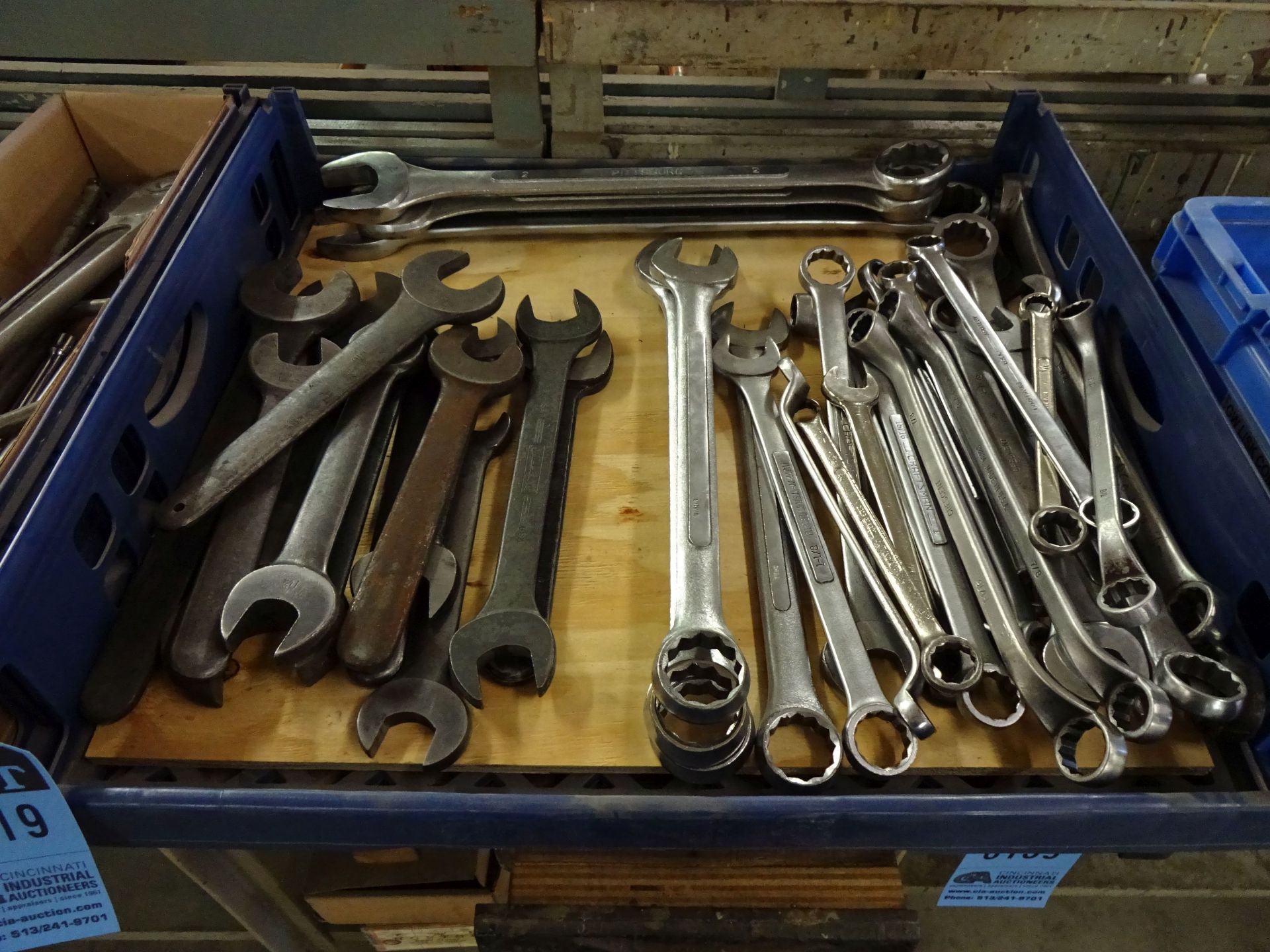 (LOT) MISCELLANEOUS LARGE SIZE COMBINATION WRENCHES