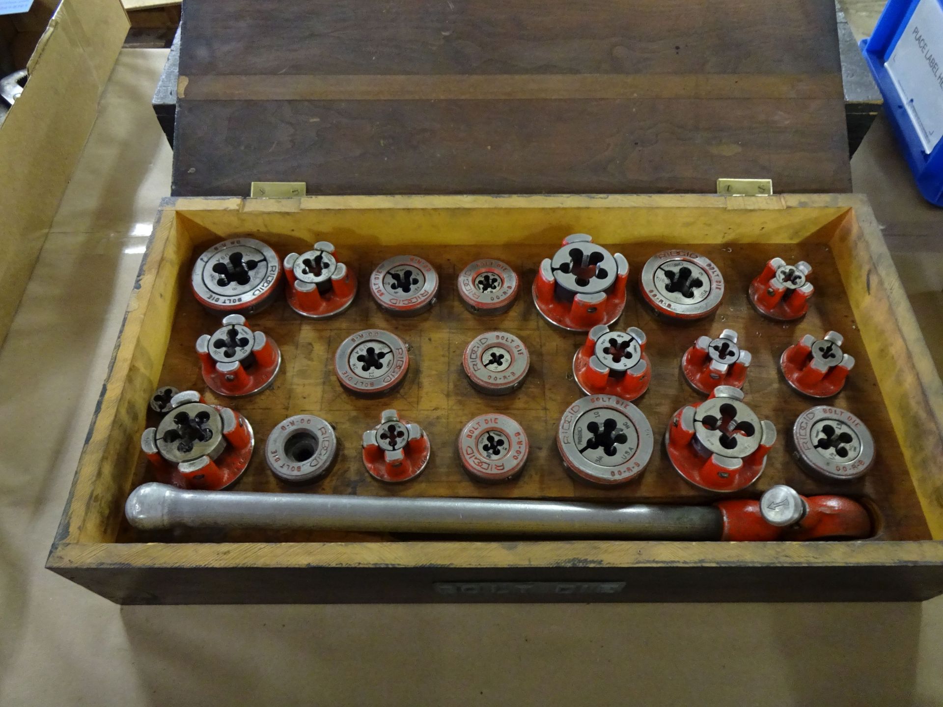 20-PIECE RIDGID MANUAL BOLT DIE KIT