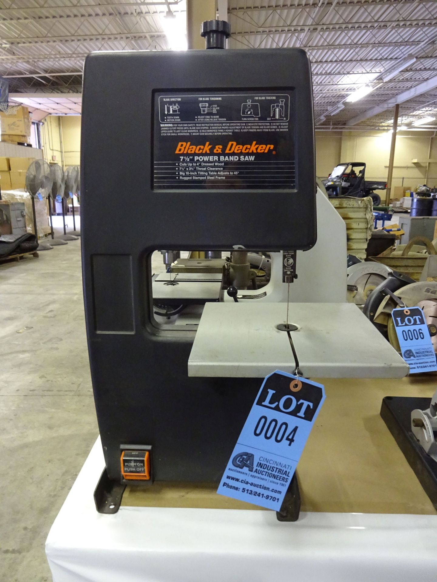 7-1/2" BLACK AND DECKER BENCH BANDSAW