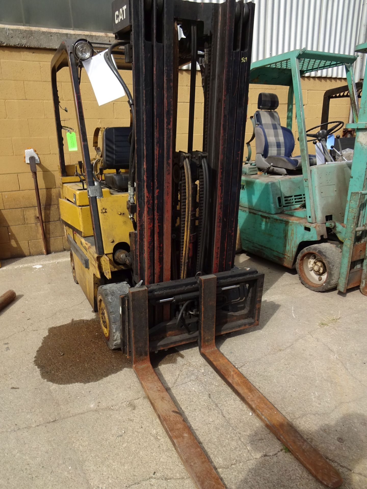 5,000 LB. CATERPILLAR MODEL T50D LP GAS SOLID TIRE LIFT TRUCK; S/N 8EB271, 3 STAGE MAST, 188 LIFT - Image 2 of 6