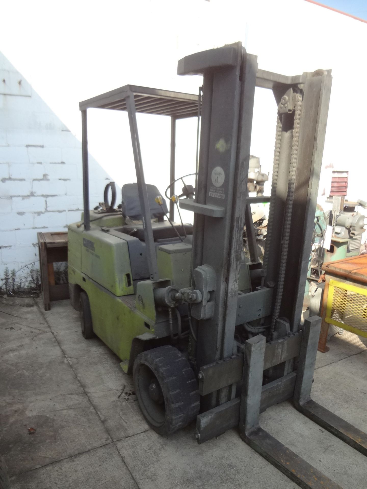 8,000 LB. CLARK MODEL C500-S80 LP GAS SOLID TIRE LIFT TRUCK; S/N 685-0084-7415KOF, 2 STAGE MAST, 90" - Image 2 of 5