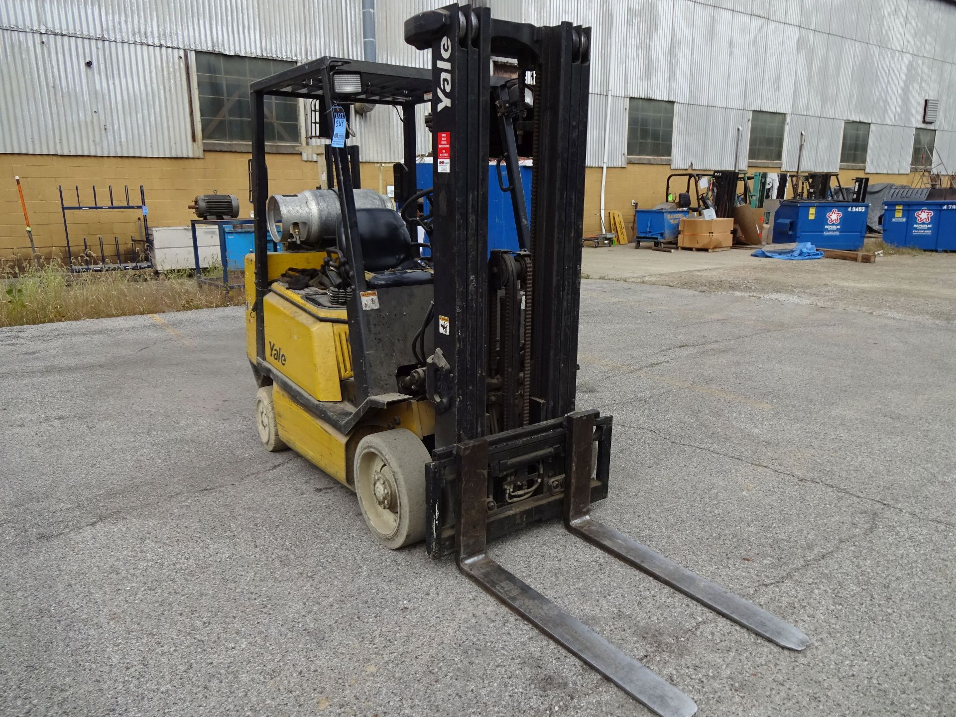 5,000 LB. YALE MODEL GLC050 LP GAS CUSHION TIRE LIFT TRUCK; S/N 187V06267V, 3-STAGE MAST, 194"