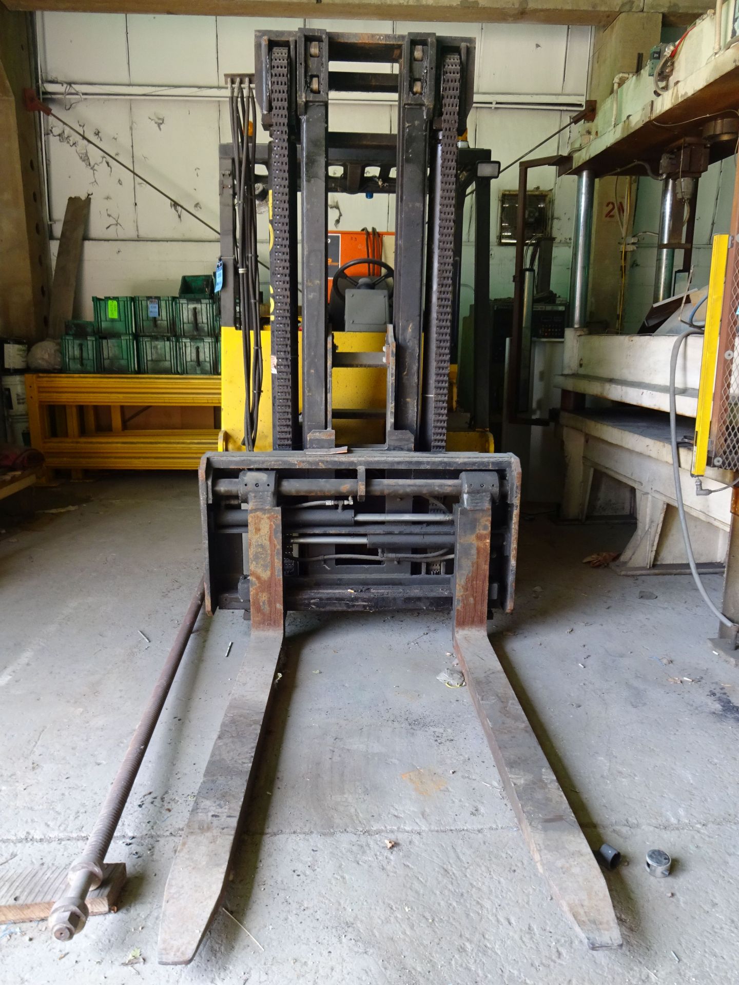 32,000 LB. HOIST MODEL FKE16 SOLID TIRE ELECTRIC LIFT TRUCK; S/N 21447, 2-STAGE MAST, 98" LIFT, 112"