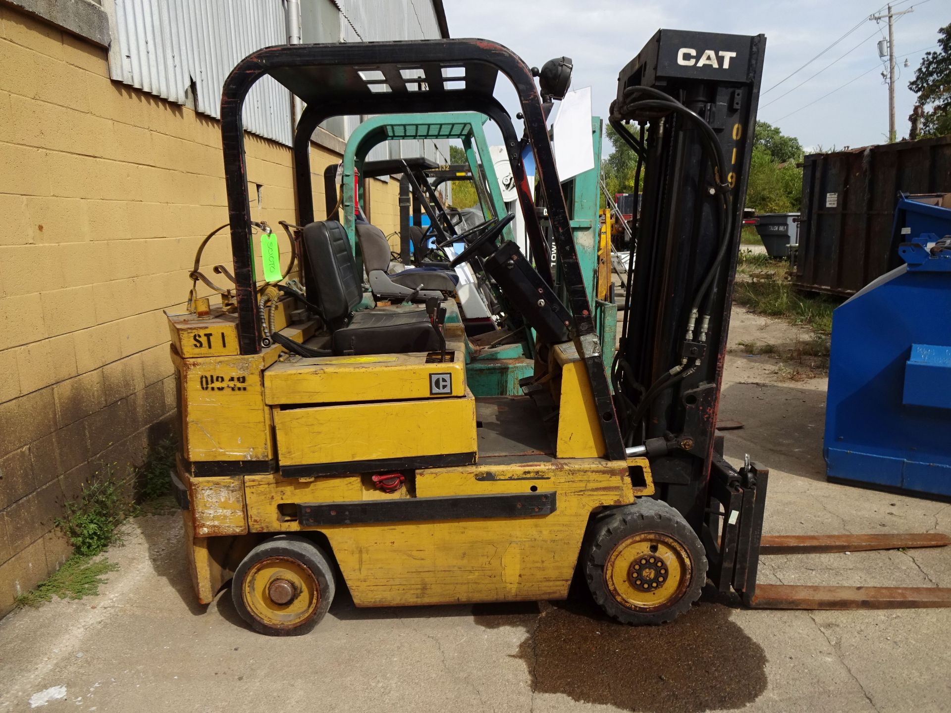 5,000 LB. CATERPILLAR MODEL T50D LP GAS SOLID TIRE LIFT TRUCK; S/N 8EB271, 3 STAGE MAST, 188 LIFT - Image 3 of 6