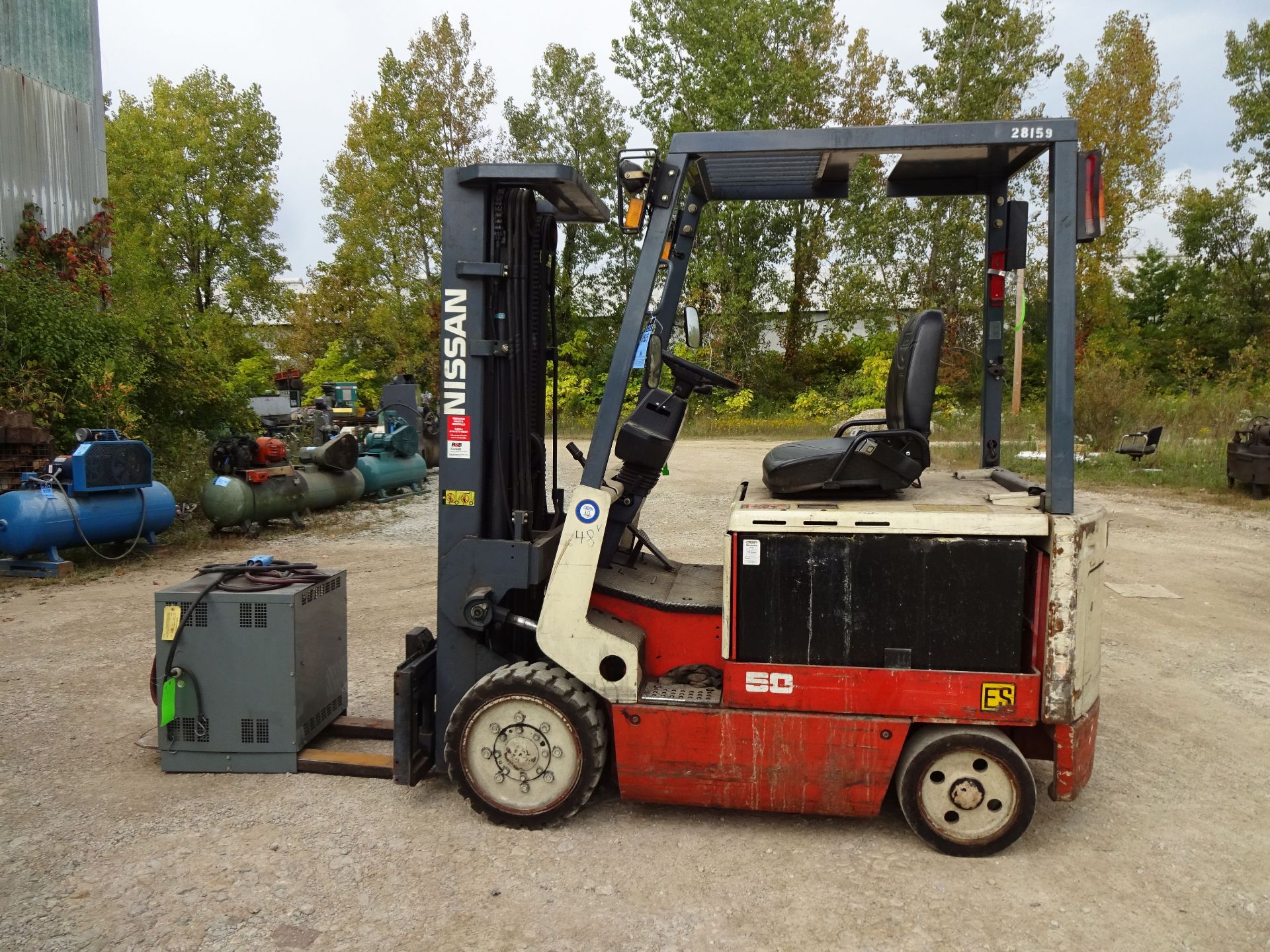 4,450 LB. NISSAN MODEL CWGP021255 ELECTRIC LIFT TRUCK; S/N 9E0536, 3-STAGE MAST, 178" LIFT HEIGHT, - Image 6 of 11