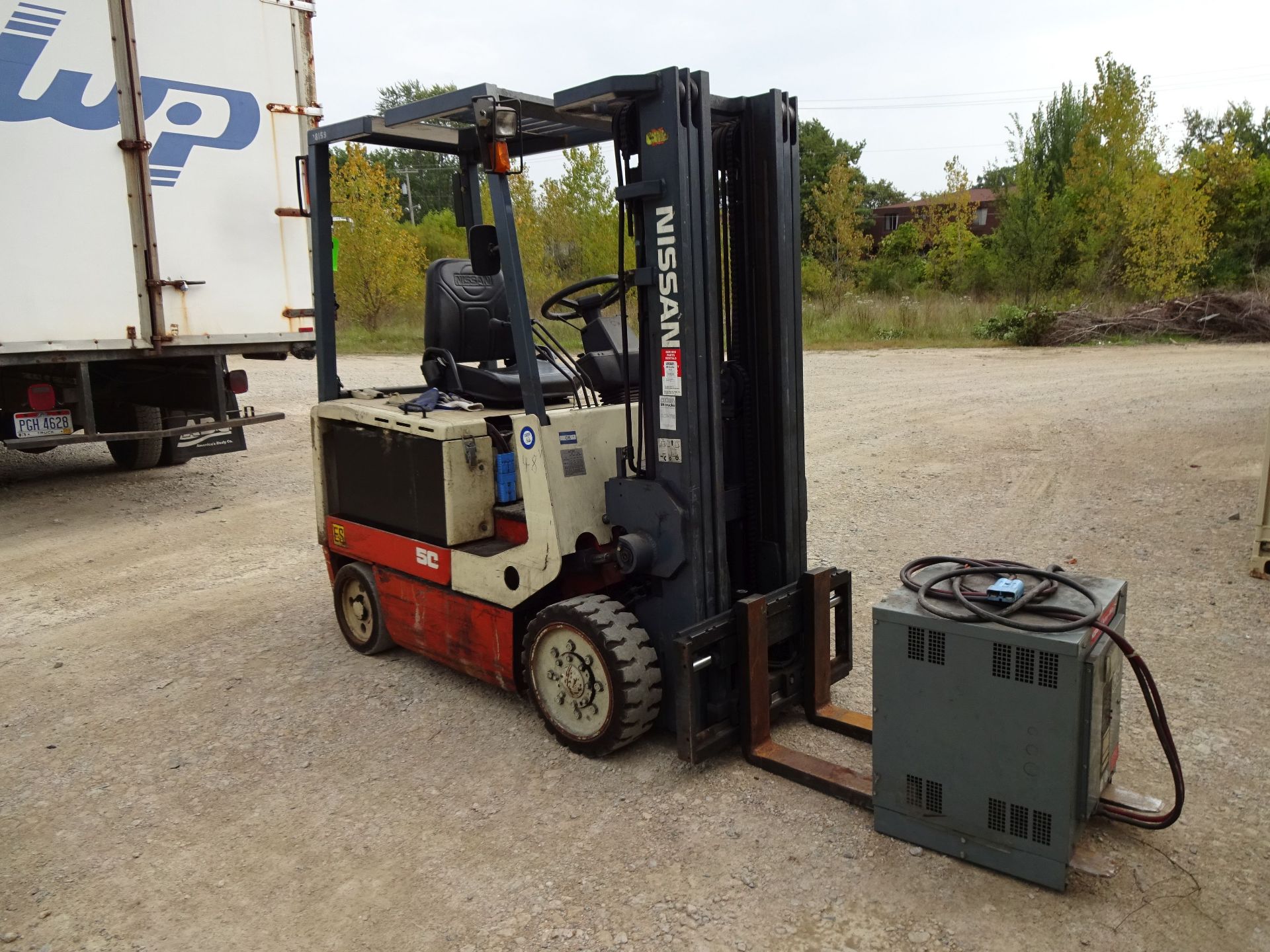 4,450 LB. NISSAN MODEL CWGP021255 ELECTRIC LIFT TRUCK; S/N 9E0536, 3-STAGE MAST, 178" LIFT HEIGHT, - Image 3 of 11