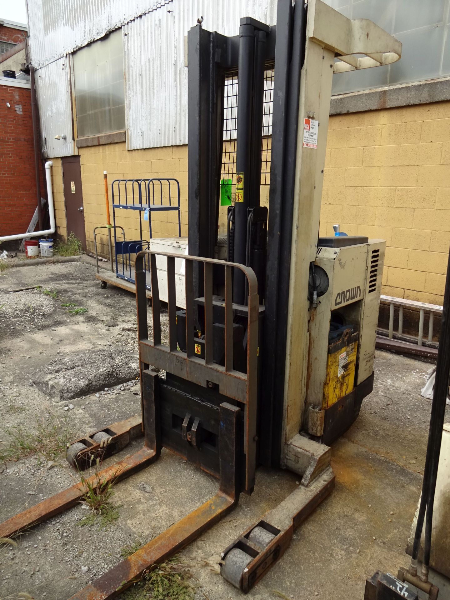 3,500 LB. CROWN MODEL 35RRTT ELECTRIC REACH TRUCK; S/N 1A110945, 3 STAGE MAST, 210" LIFT HEIGHT, 24"