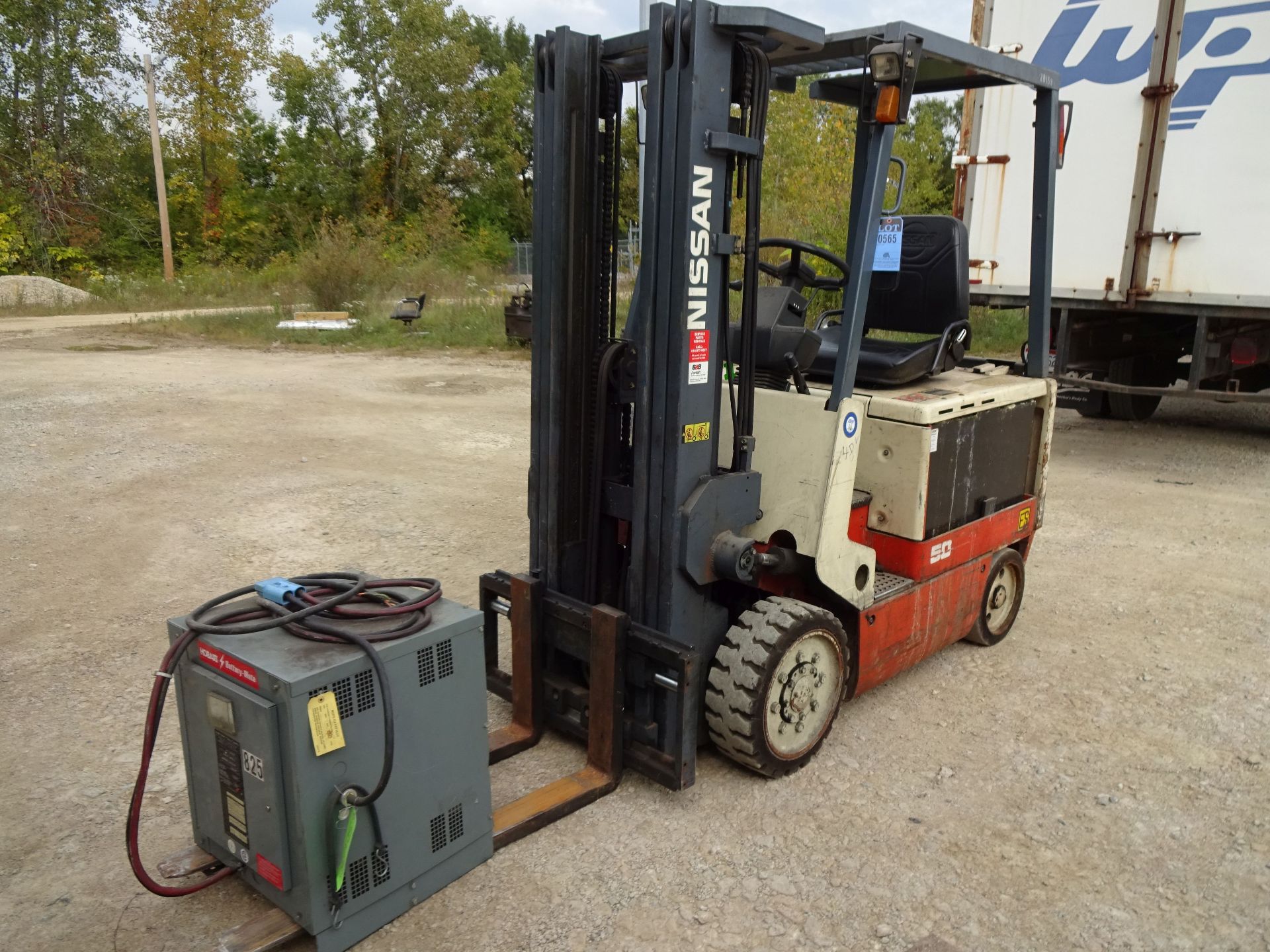 4,450 LB. NISSAN MODEL CWGP021255 ELECTRIC LIFT TRUCK; S/N 9E0536, 3-STAGE MAST, 178" LIFT HEIGHT,