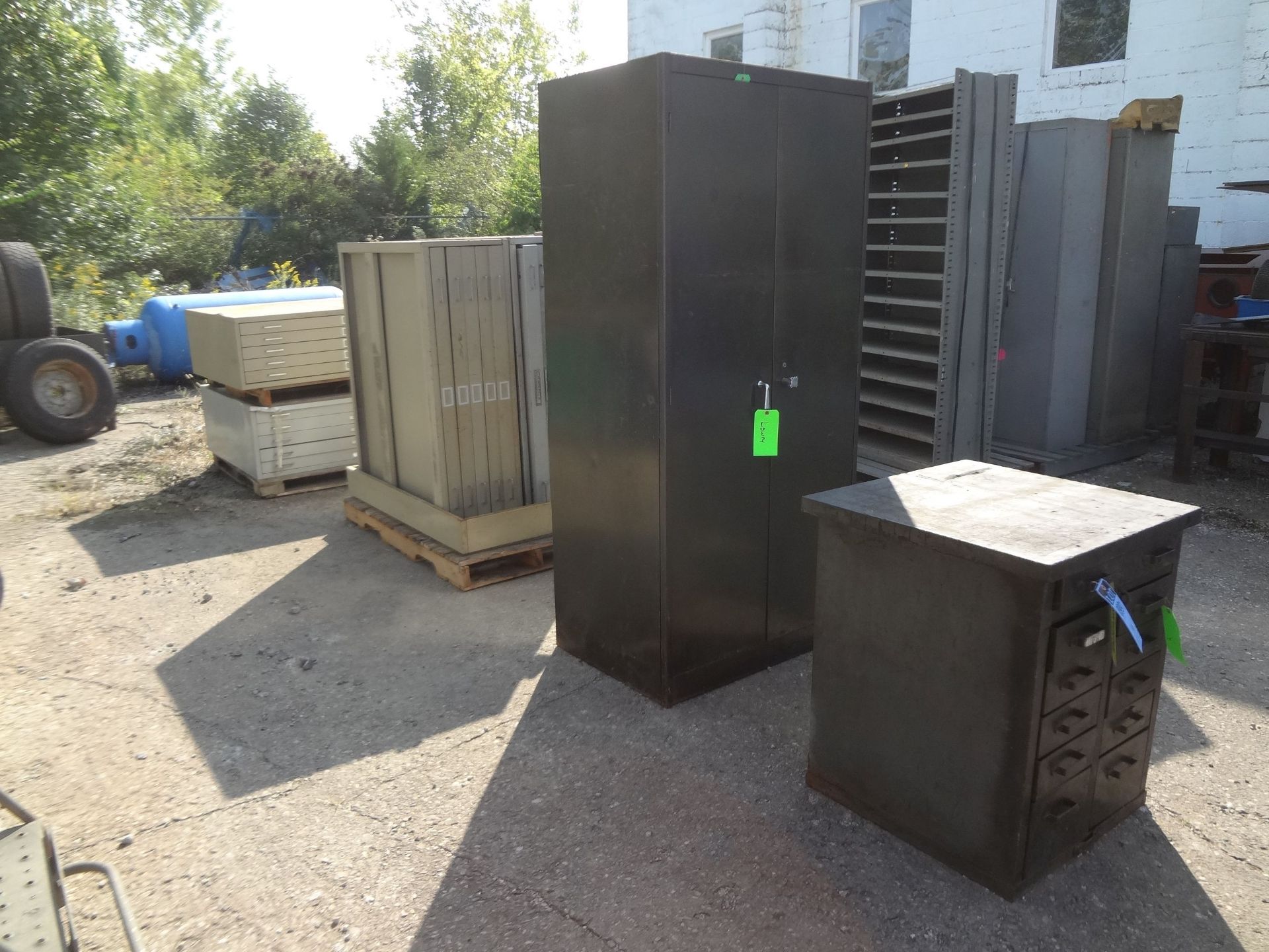 (LOT) CABINETS - LOCATED AT 700 N. JAMES ROAD, COLUMBUS, OH 43219