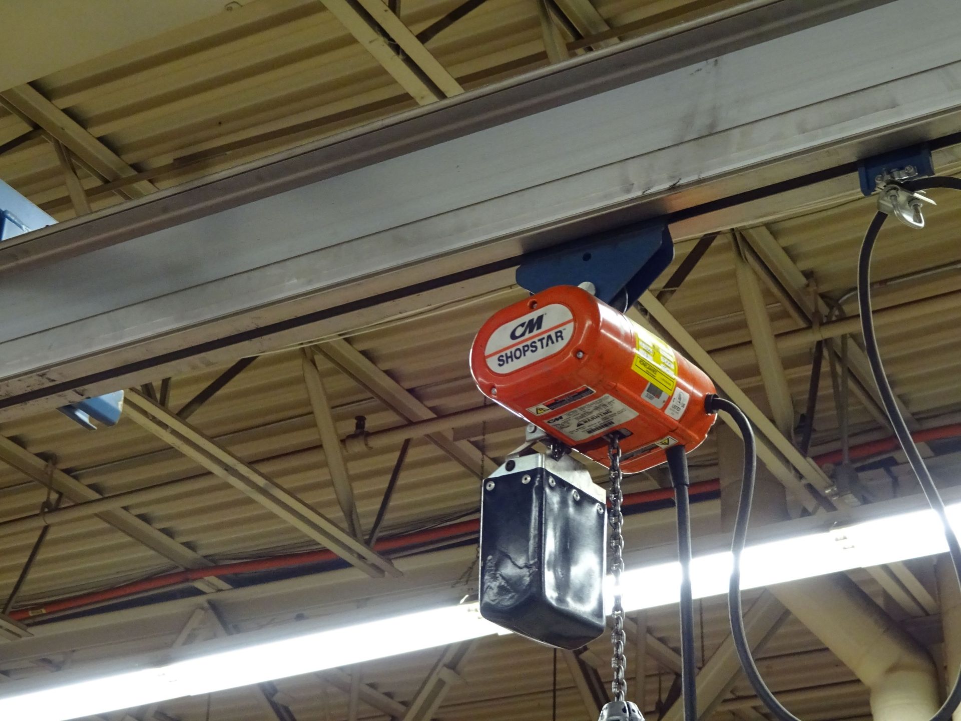 250 LB. X 20' (APPROX.) CEILING HUNG OVERHEAD CRANE WITH 250 LB. CM ELECTRIC CHAIN HOIST, 14' ( - Image 4 of 5