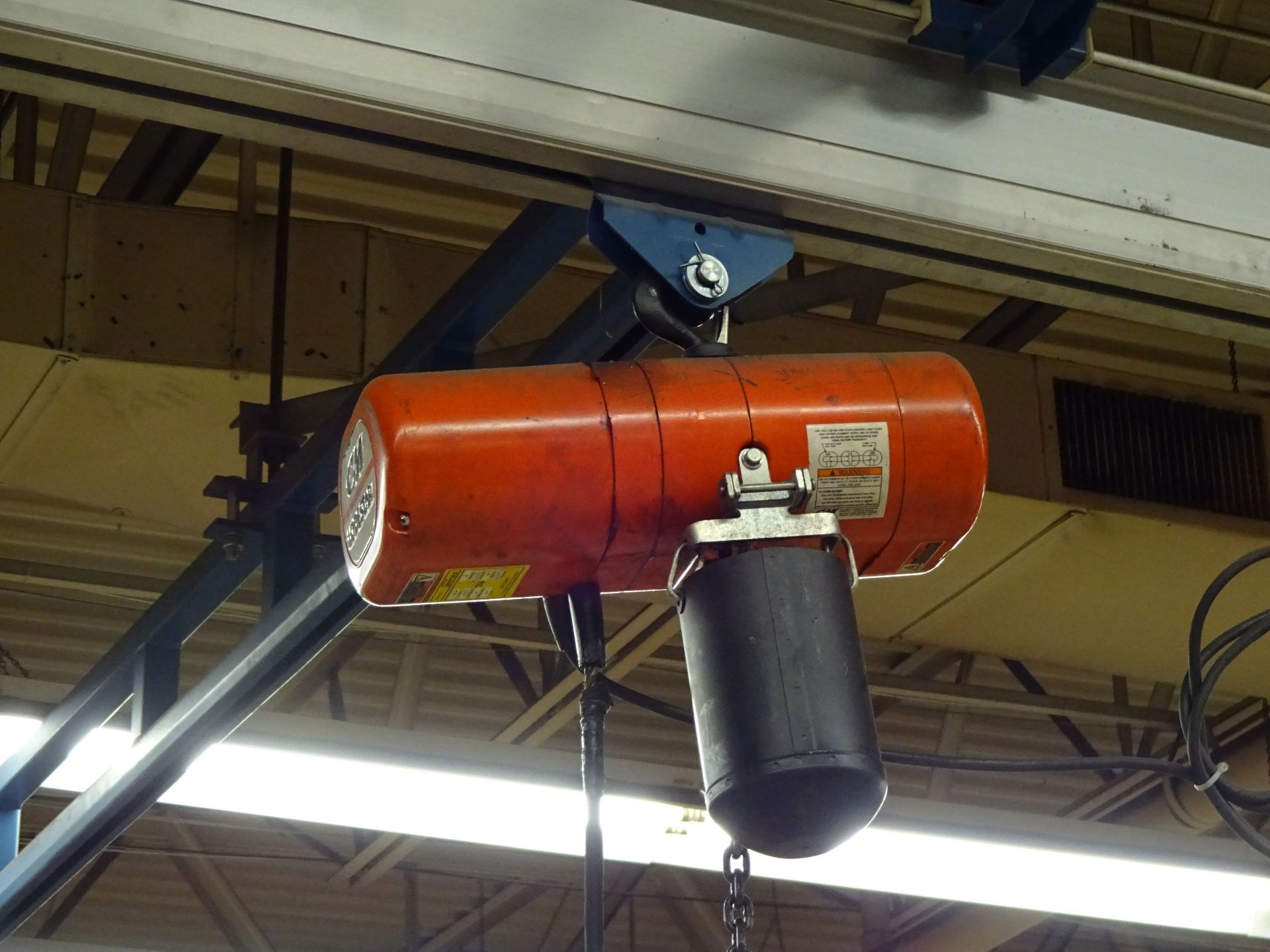 500 LB. X 31' (APPROX.) GORBEL 2-SPAN CEILING HUNG OVERHEAD CRANE WITH 500 LB. HARRINGTON ELECTRIC - Image 8 of 11