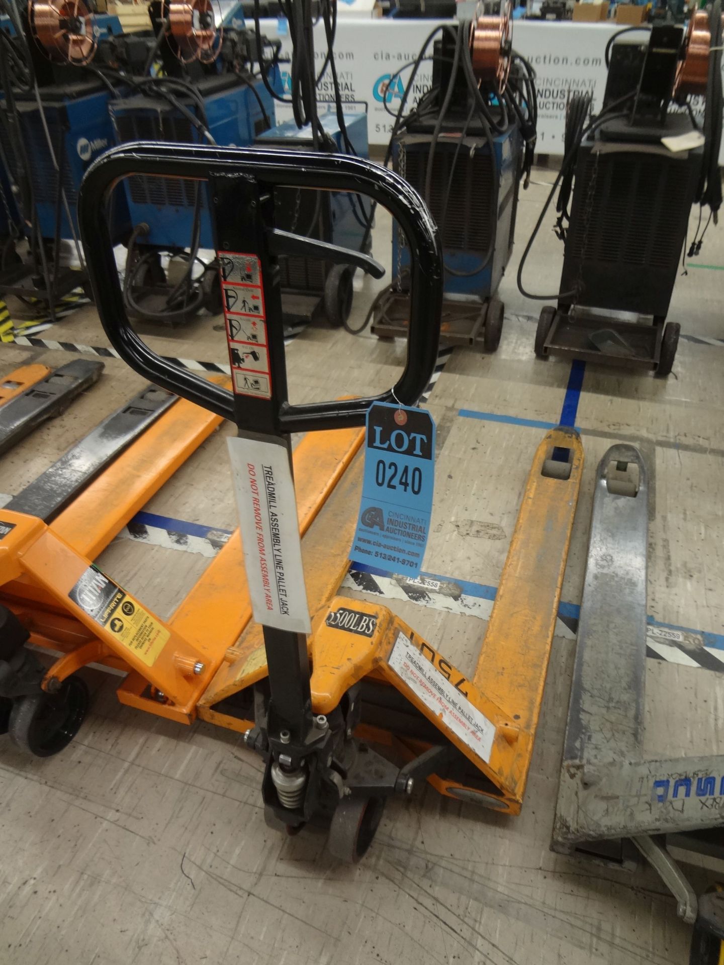 5,000 LB. PALLET TRUCK